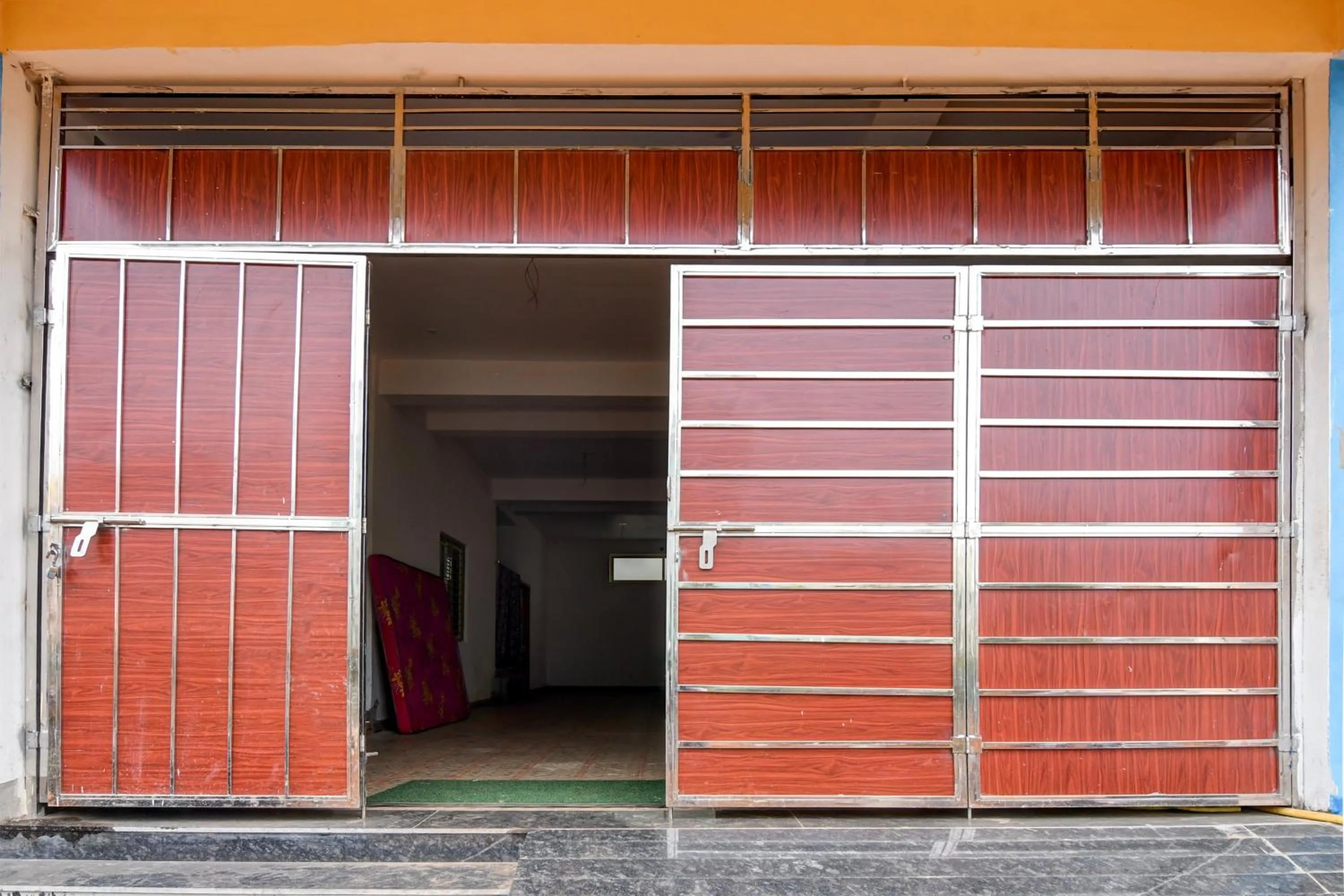 Facade/entrance in Hotel O Blue Valley