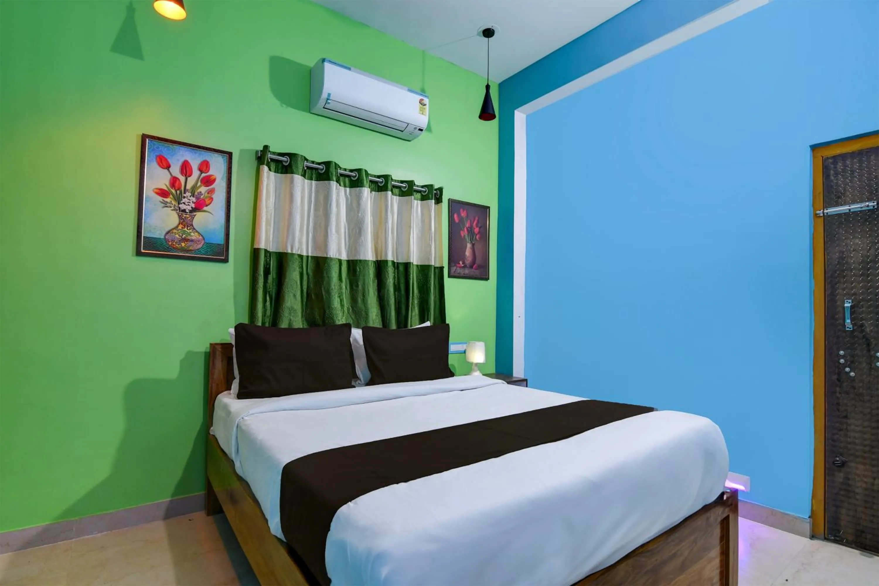 Bedroom, Bed in Hotel O Blue Valley