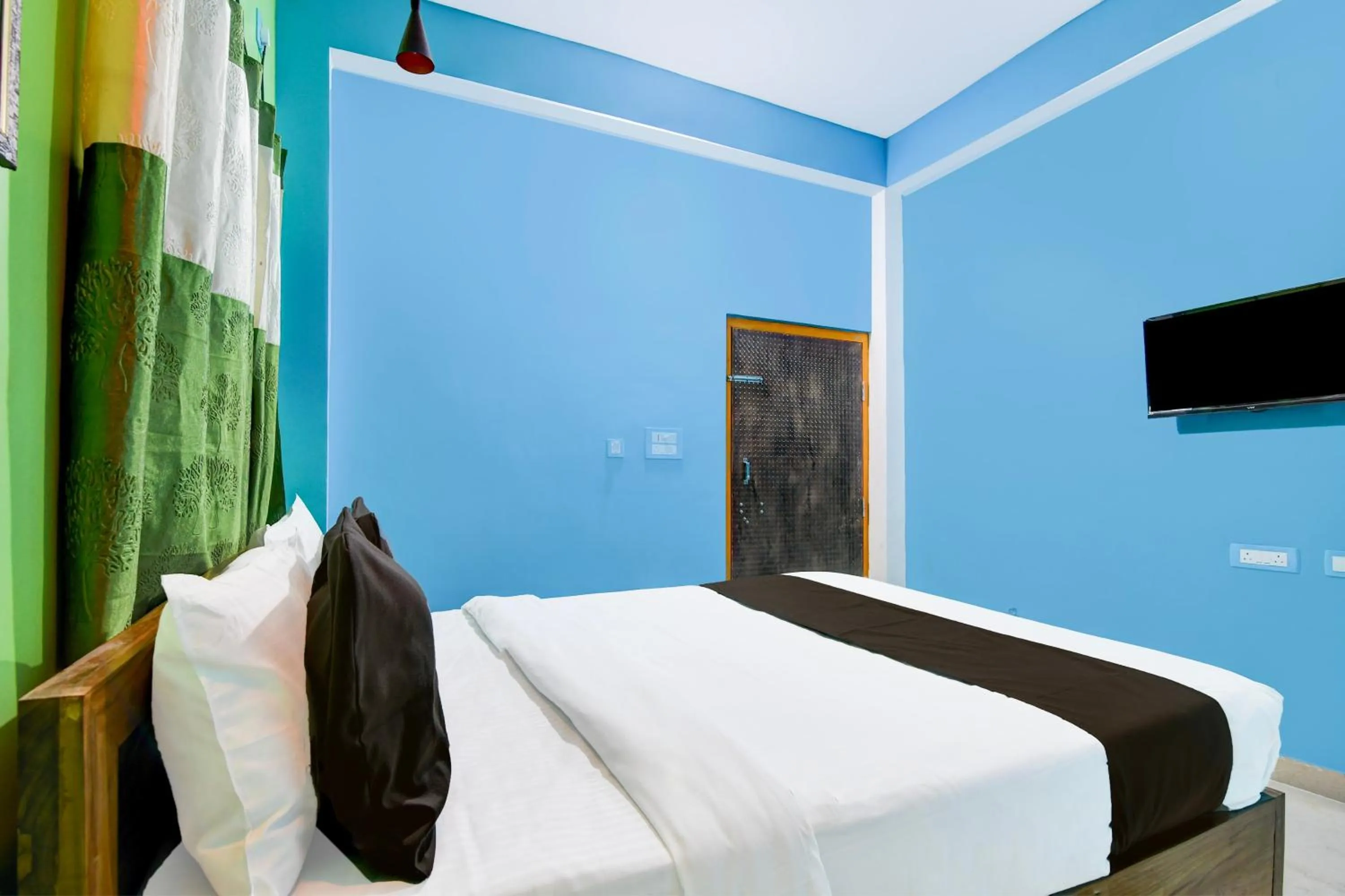 Bedroom, Bed in Hotel O Blue Valley