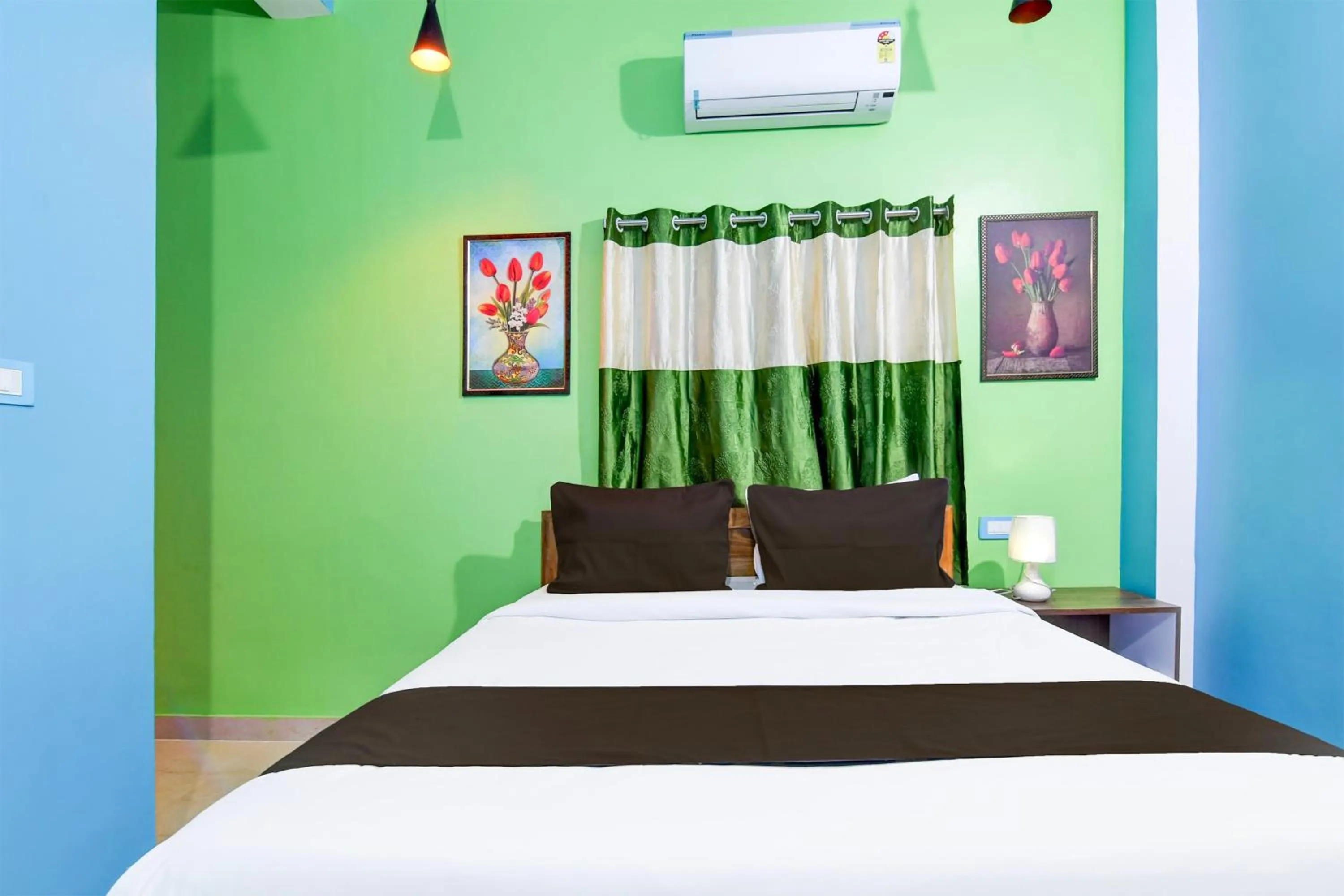 Bedroom, Bed in Hotel O Blue Valley