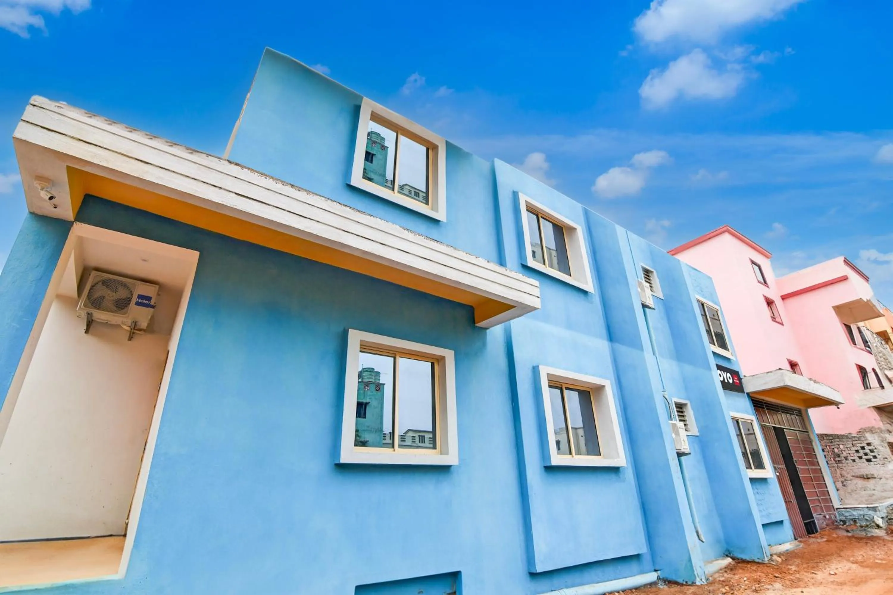 Facade/entrance in Hotel O Blue Valley