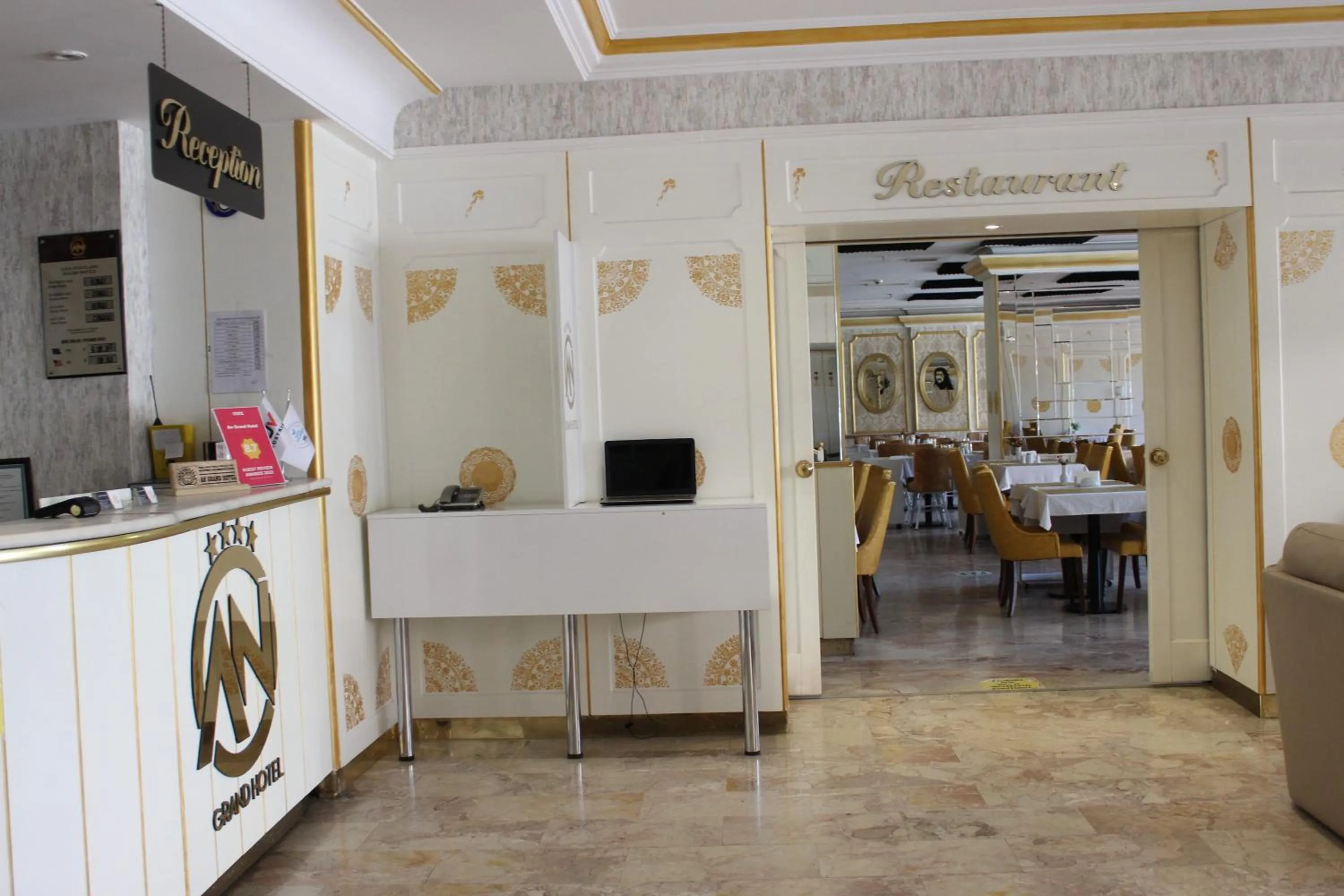 Restaurant/places to eat in ANGRAND HOTEL