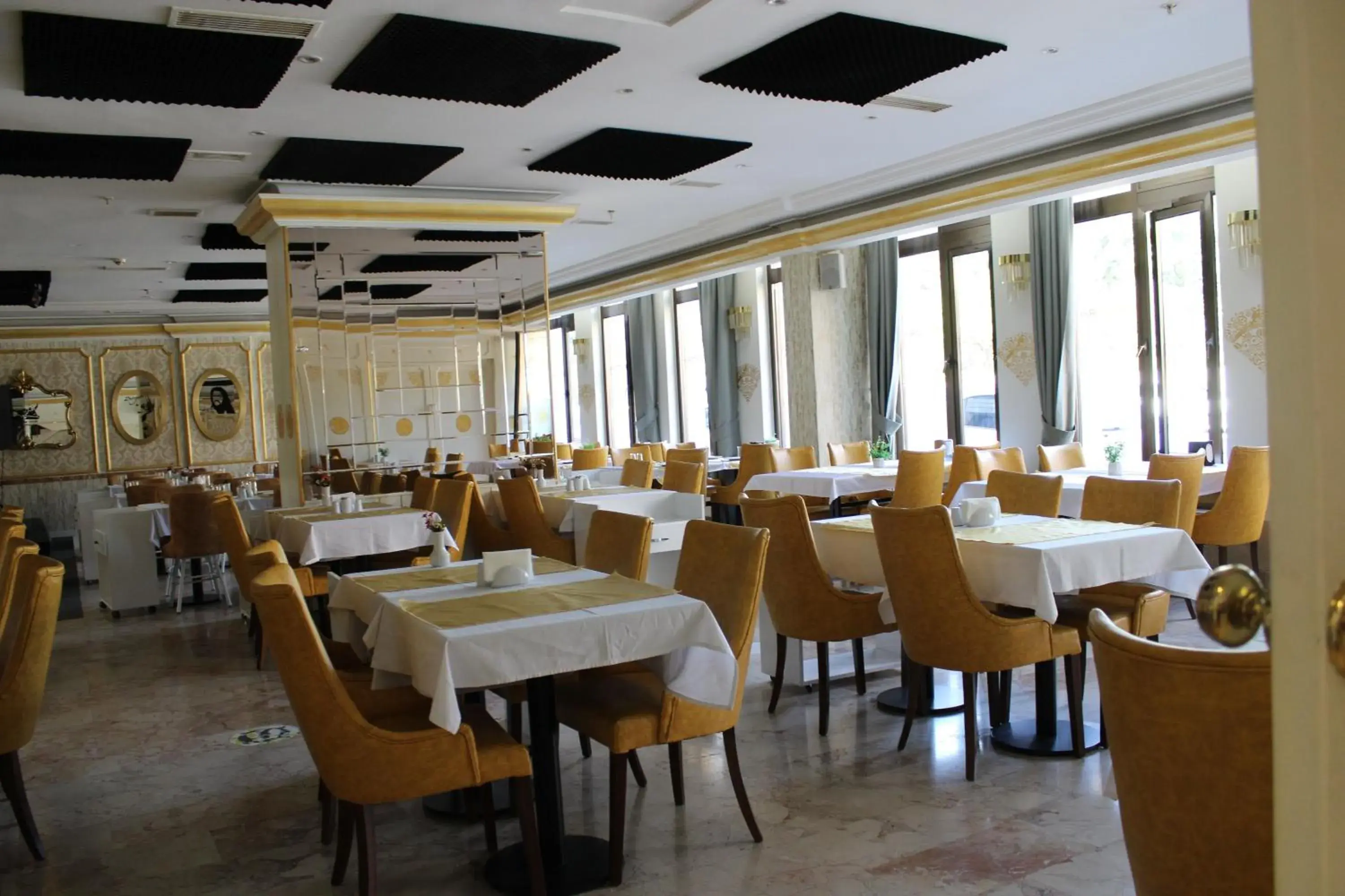 Restaurant/places to eat in ANGRAND HOTEL Restaurant/places to eat in ANGRAND HOTEL