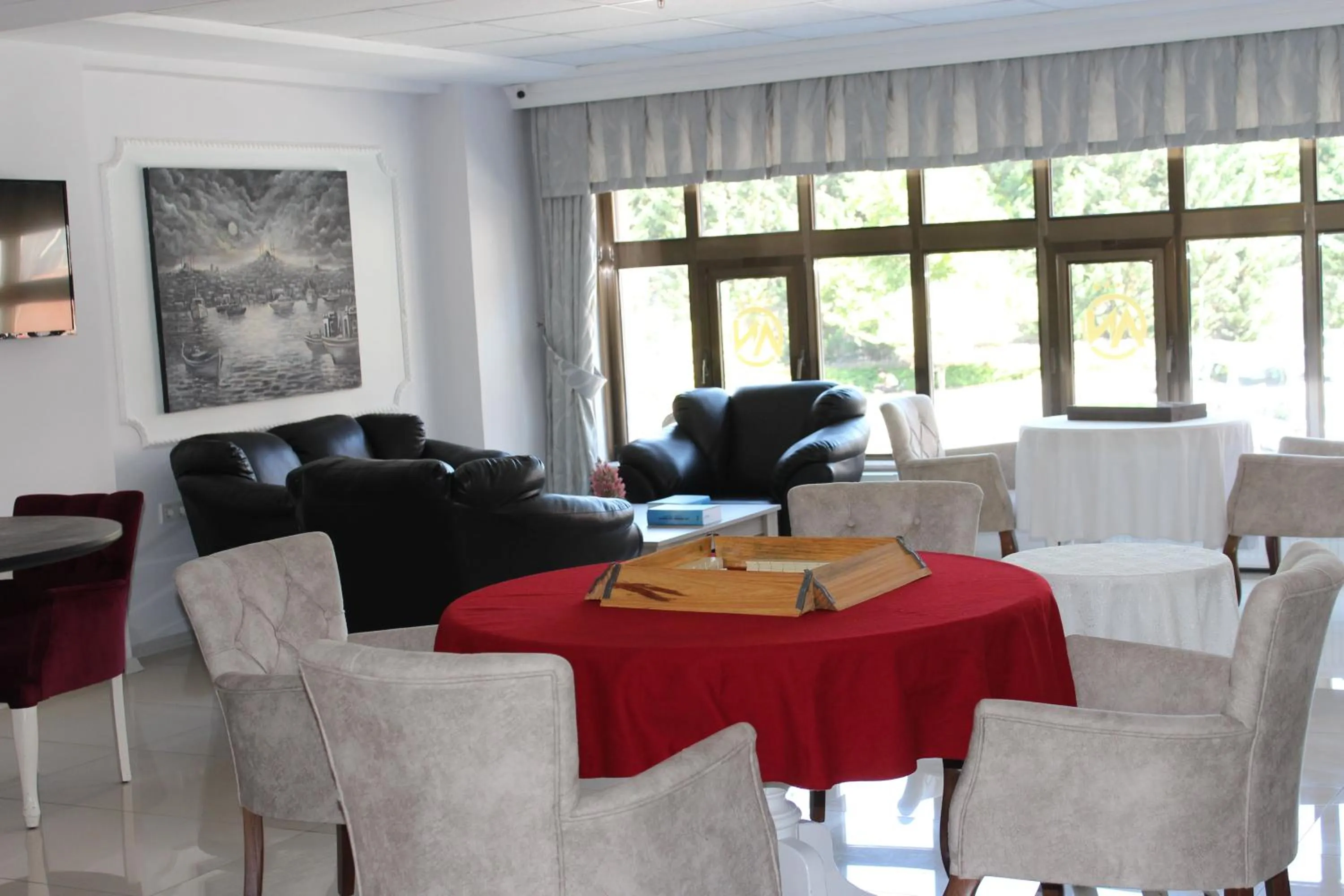 Communal lounge/ TV room in ANGRAND HOTEL