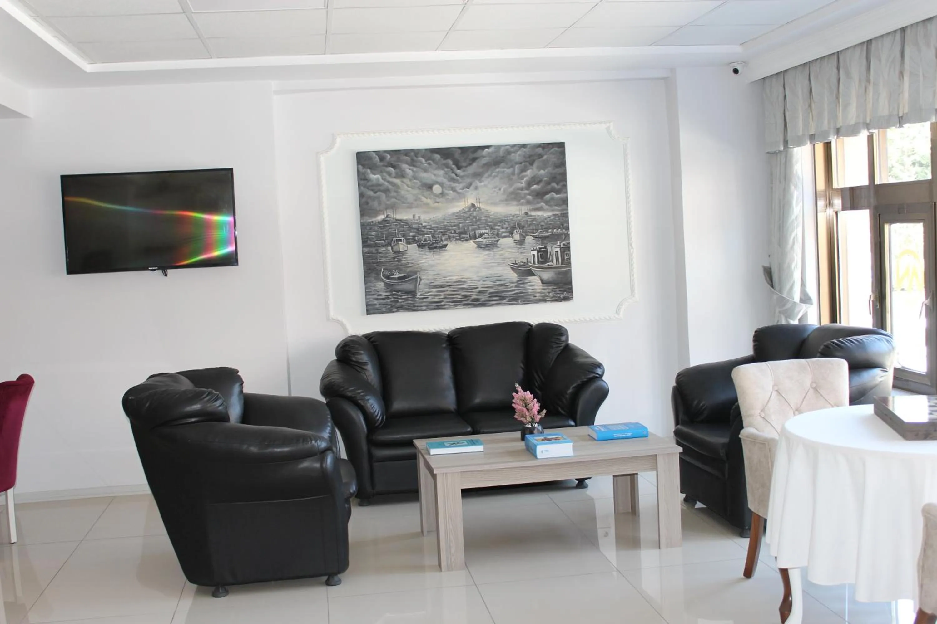 Communal lounge/ TV room in ANGRAND HOTEL