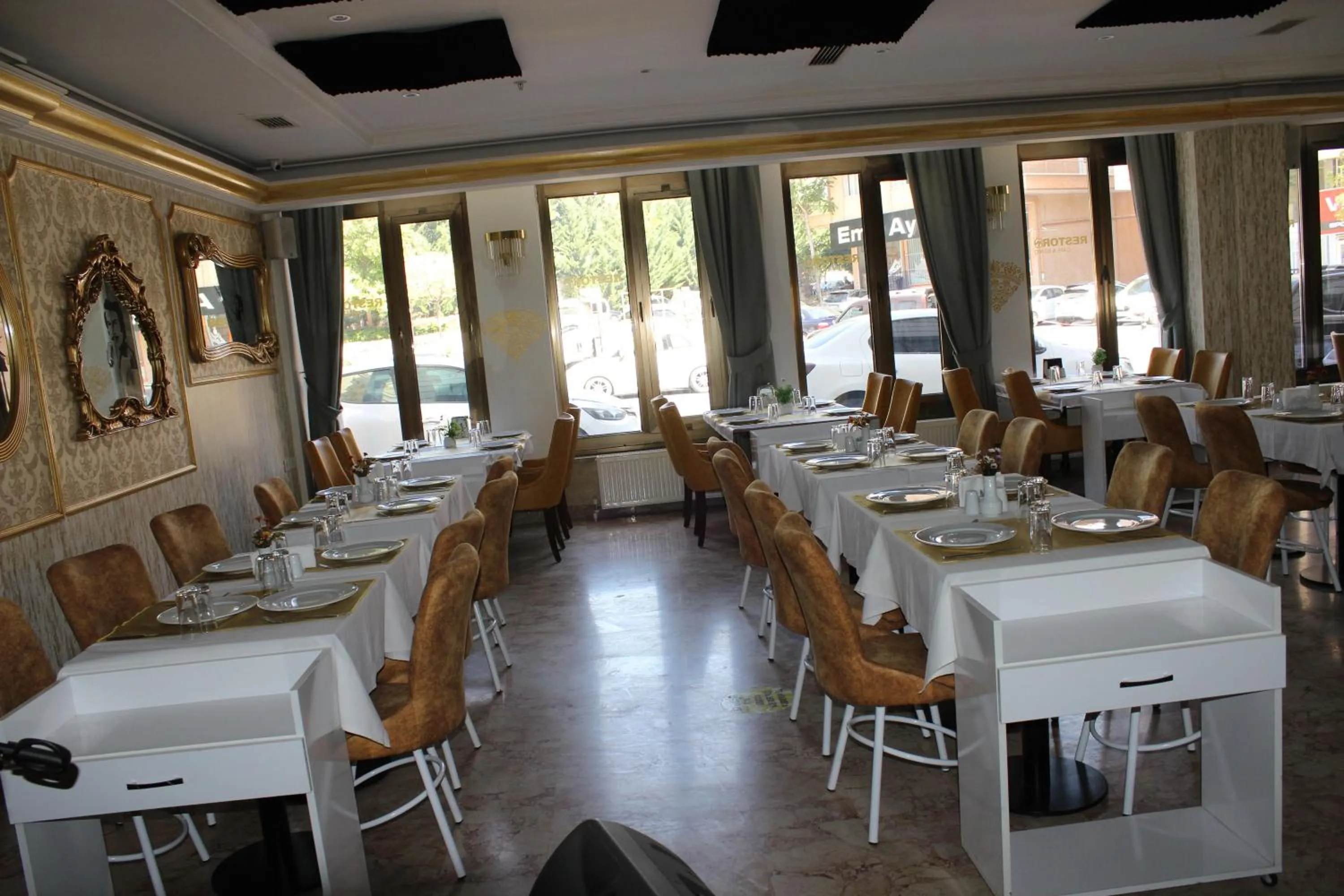 Restaurant/places to eat in ANGRAND HOTEL