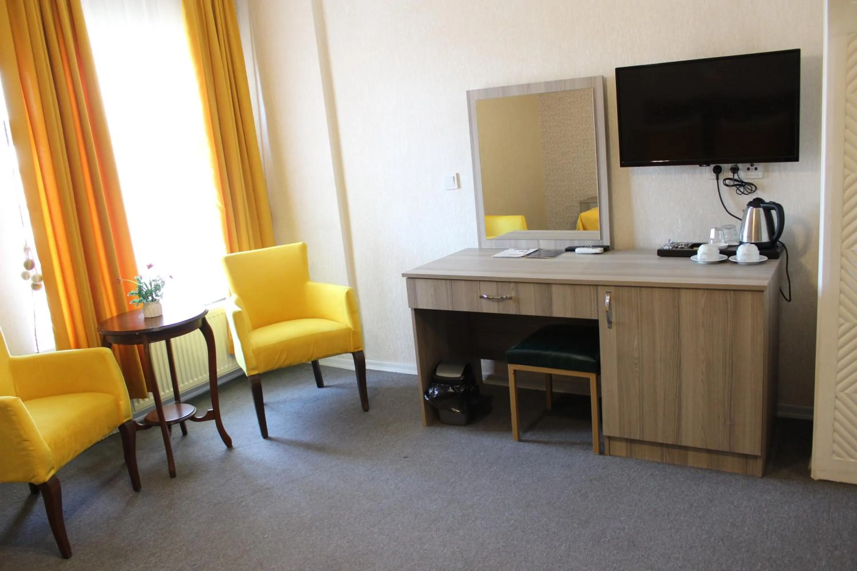 TV and multimedia in ANGRAND HOTEL