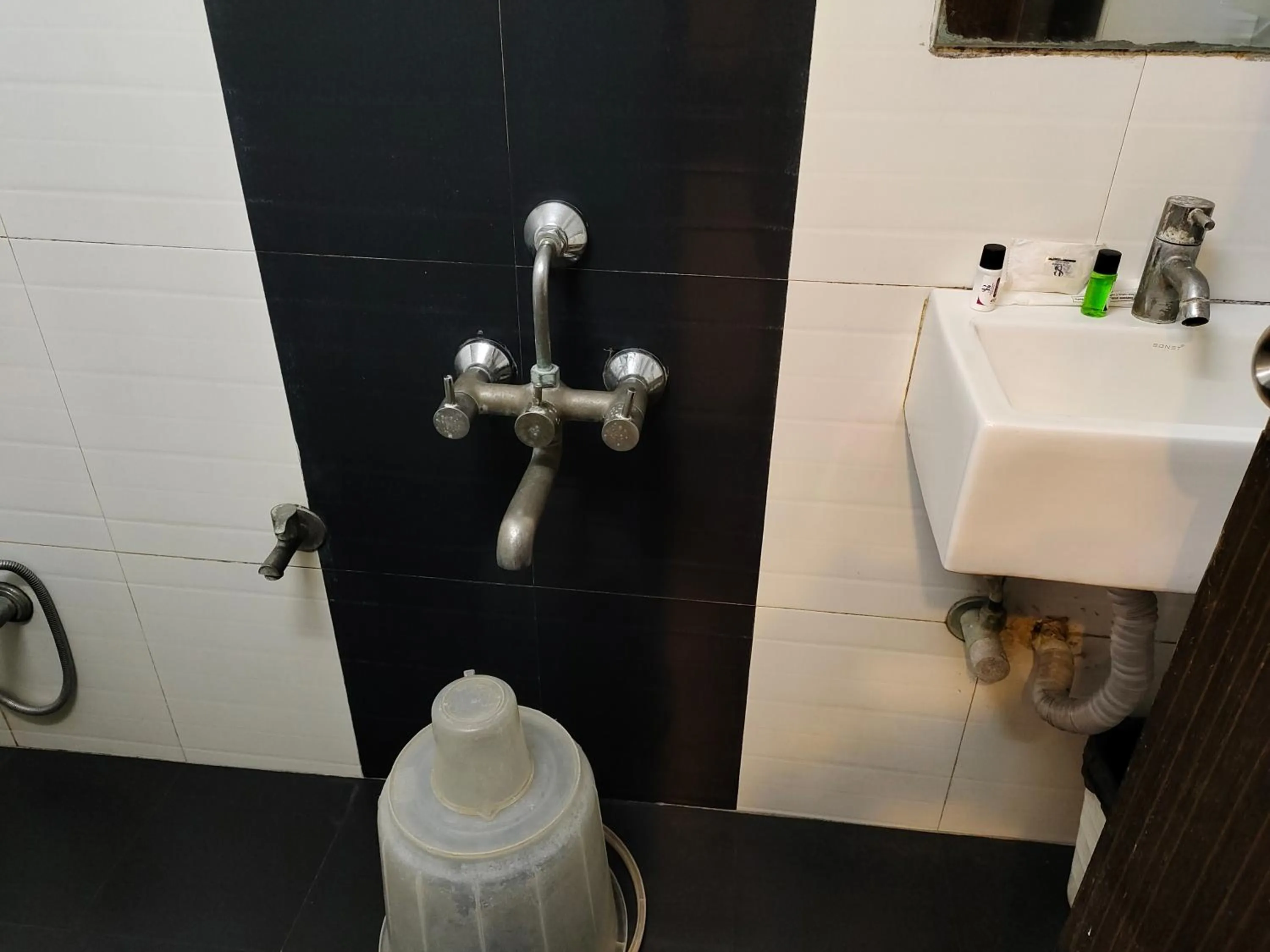 Bathroom in Santhi Bhavan, Chennai Central