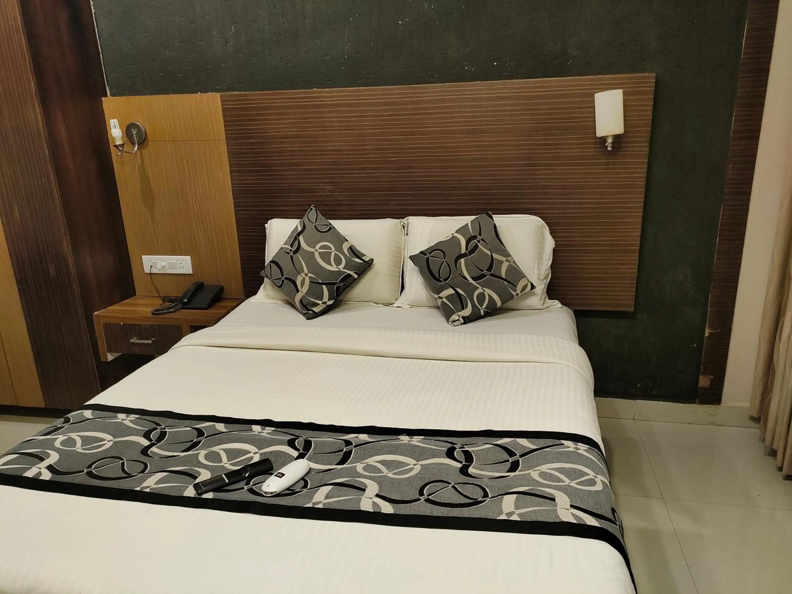 Photo of the whole room, Bed in Santhi Bhavan, Chennai Central