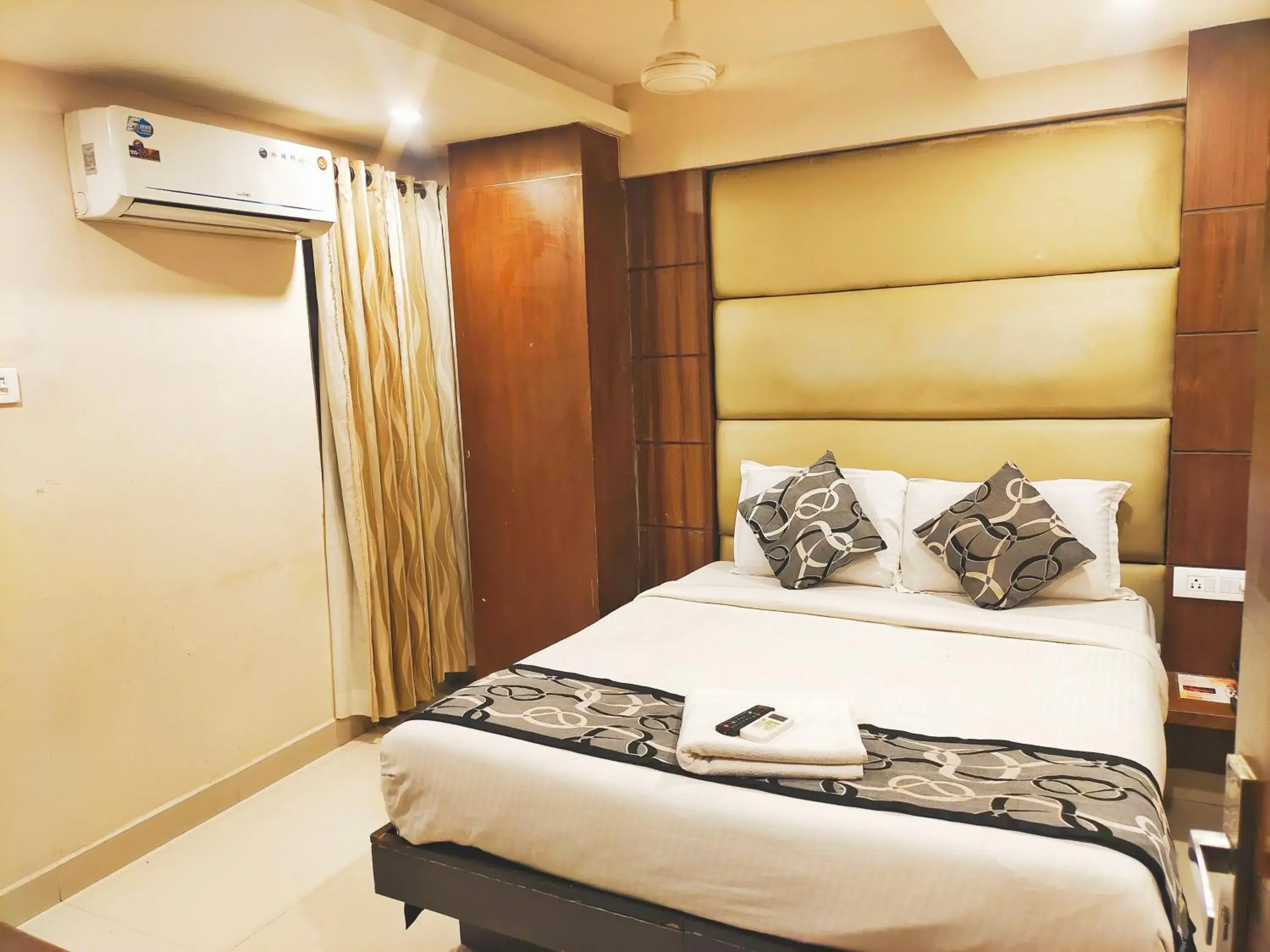 Photo of the whole room, Bed in Santhi Bhavan, Chennai Central Photo of the whole room, Bed in Santhi Bhavan, Chennai Central