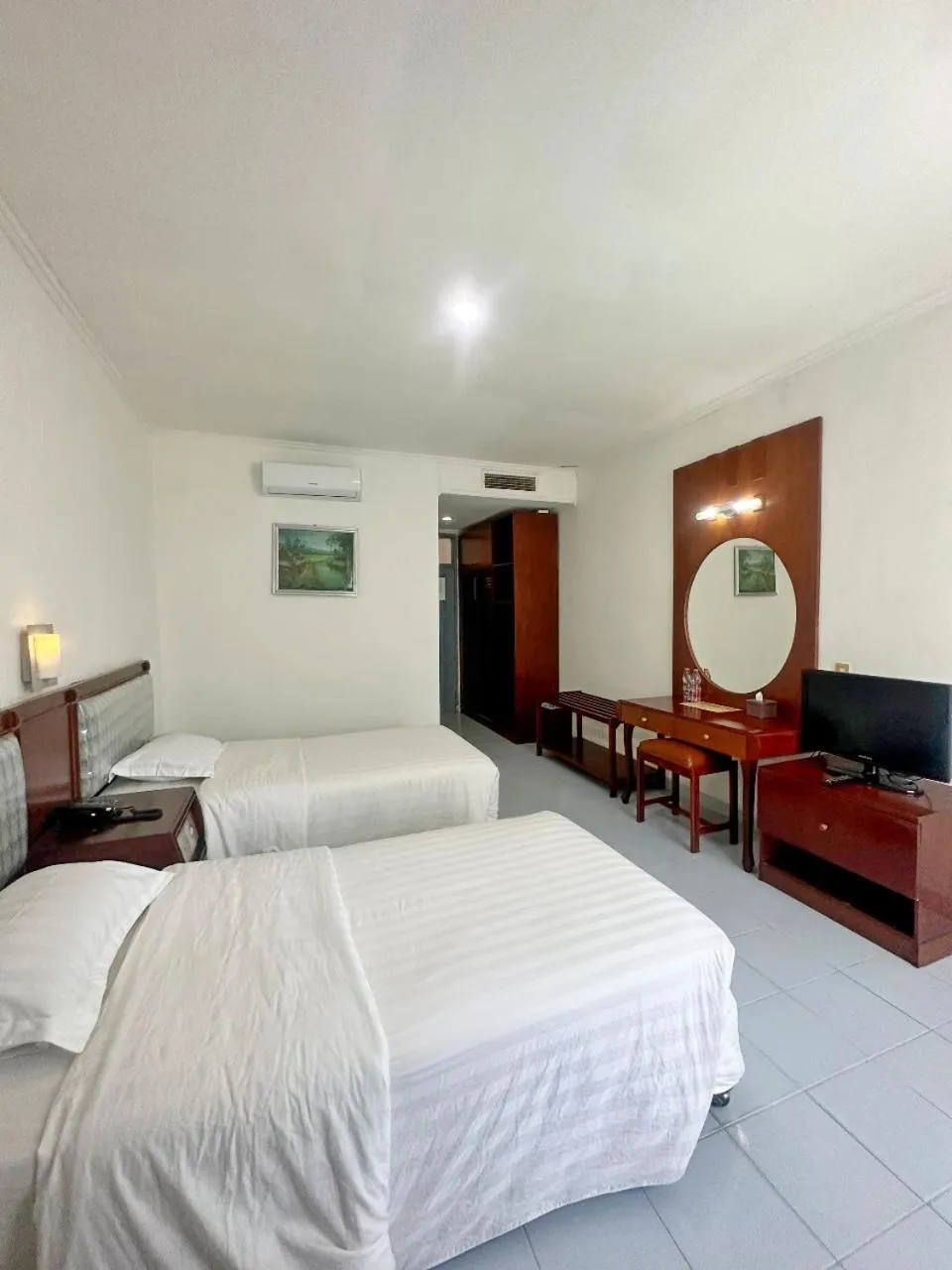 Bathroom, Bed in Hotel Wisata Indah Sibolga