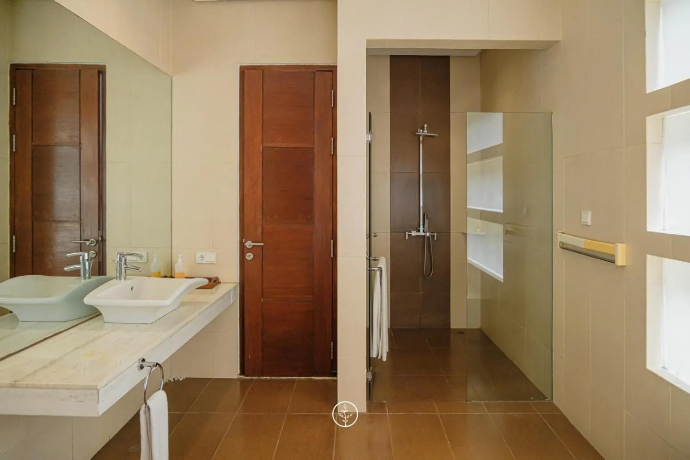 Shower in Breeze blows city view villa 5 bedrooms with a private swimming pool and a familly room