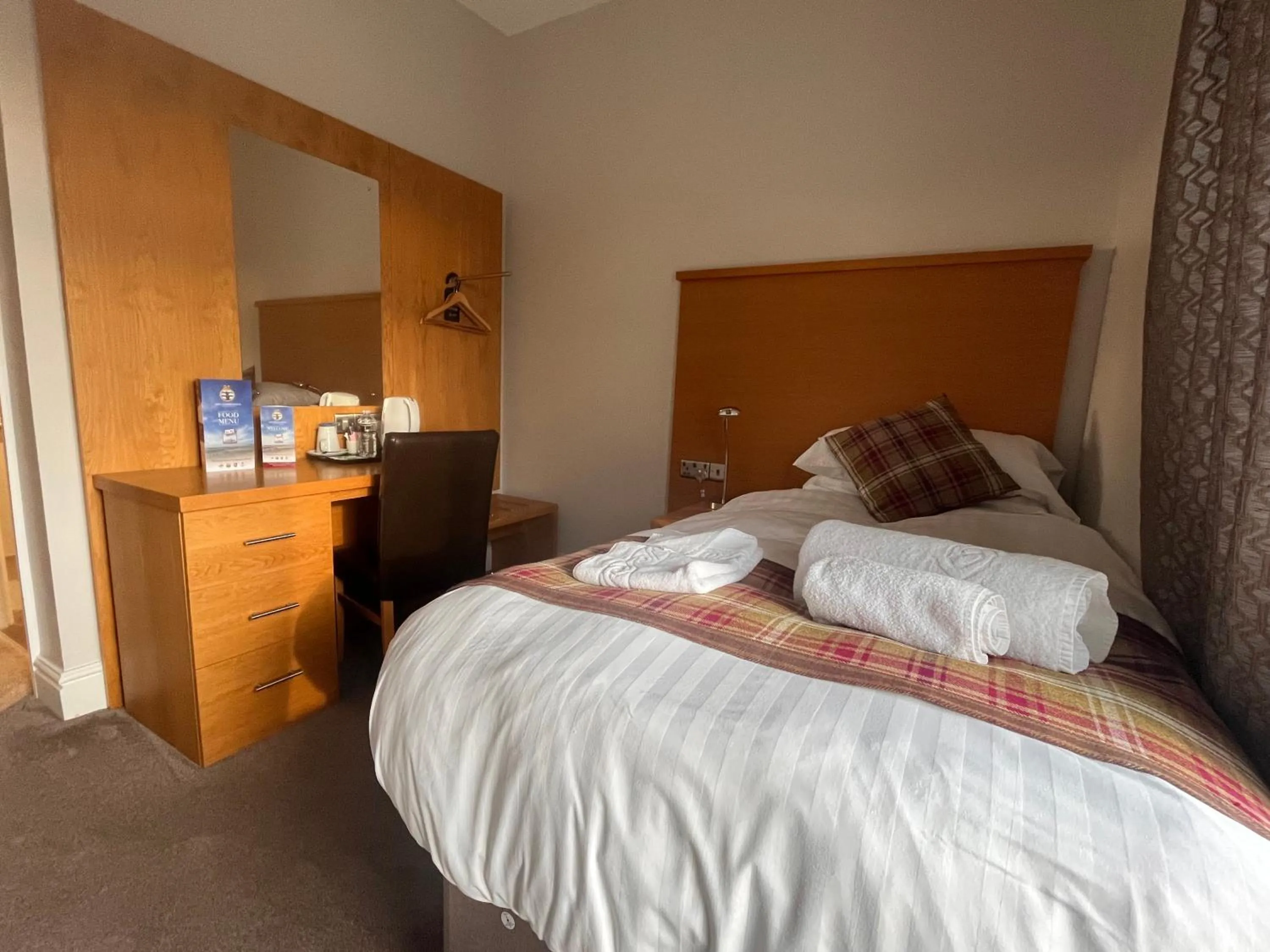 Bedroom, Bed in King Alfred Hotel