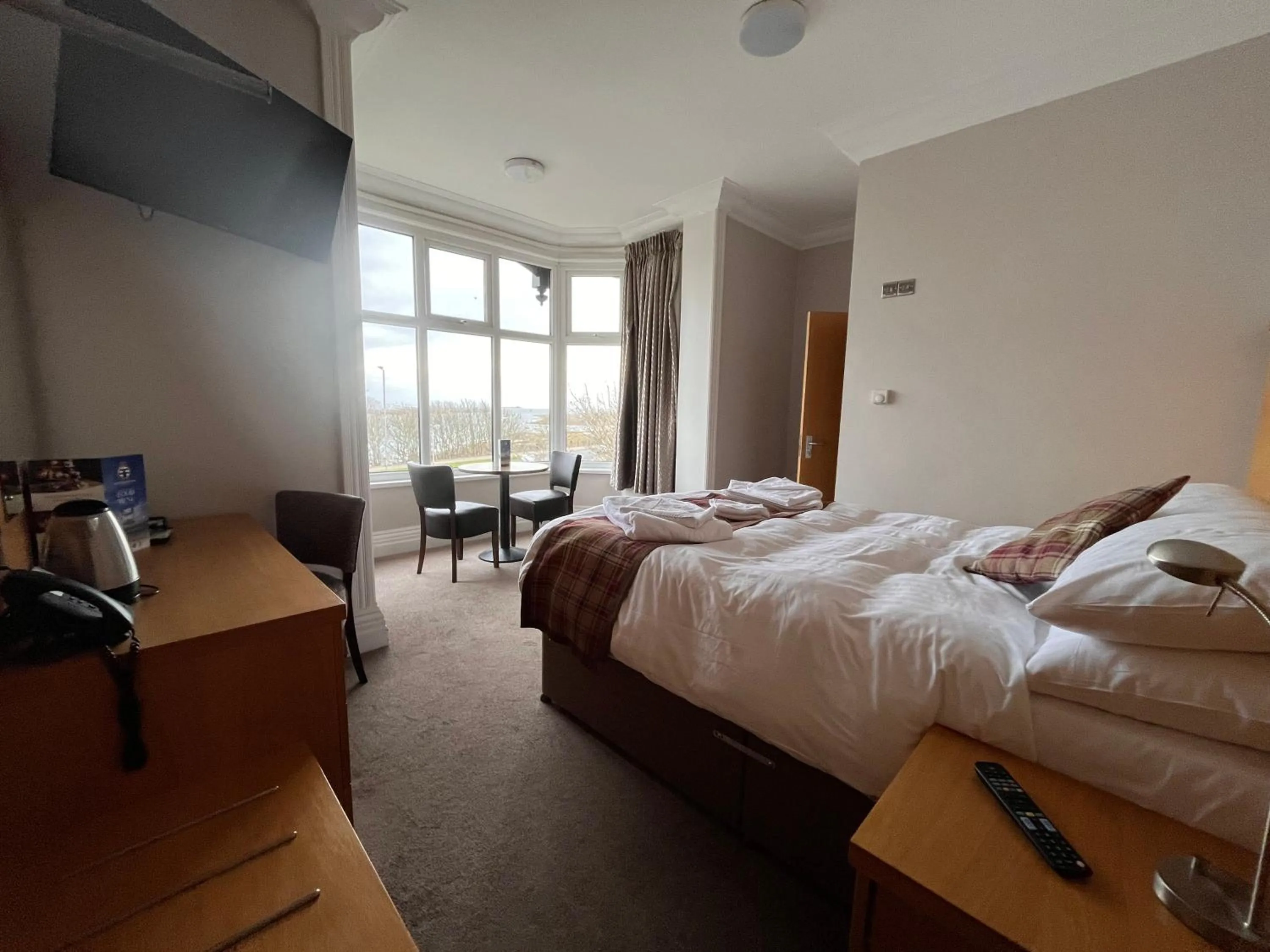 Bedroom, Bed in King Alfred Hotel