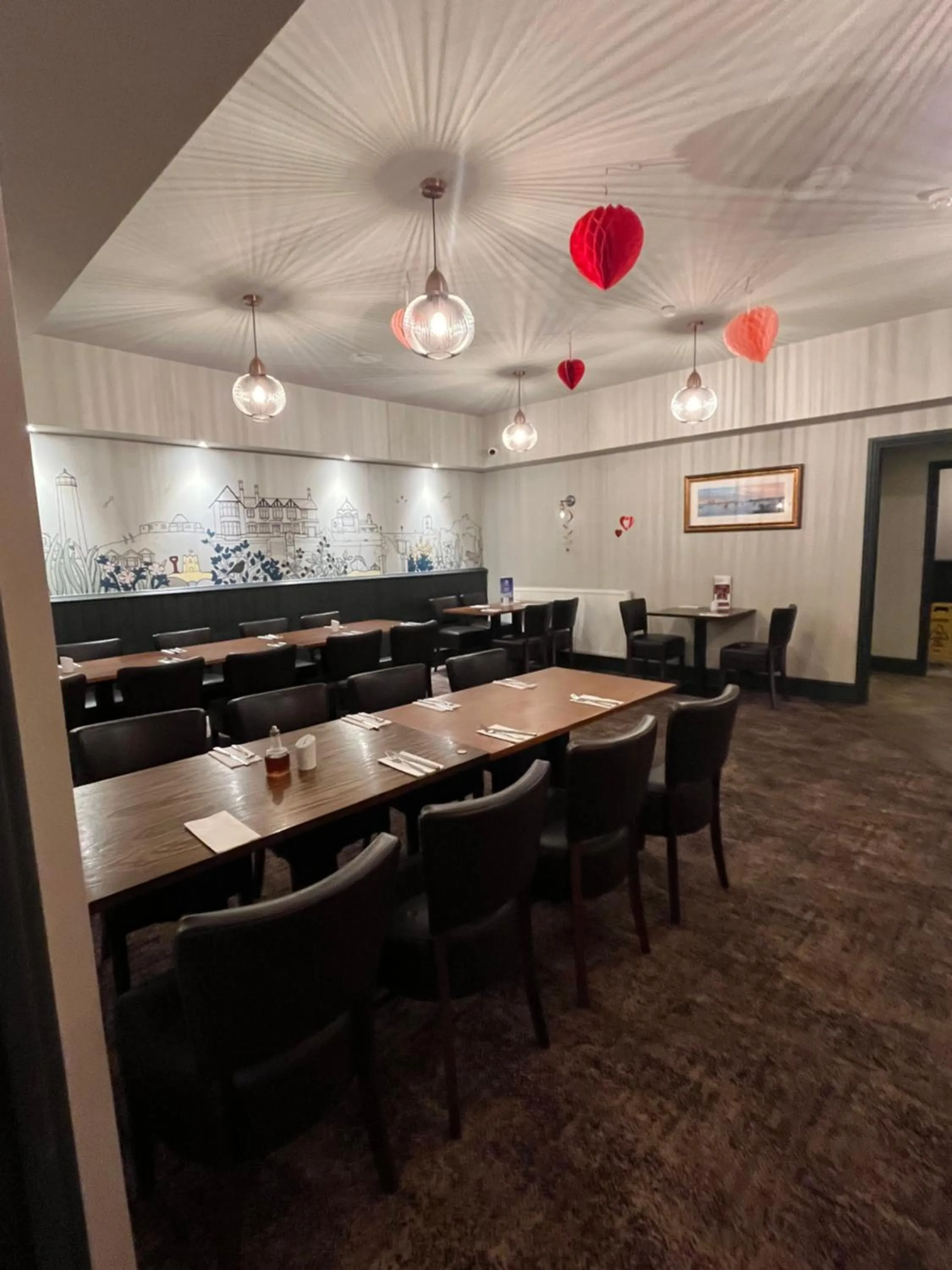 Restaurant/places to eat in King Alfred Hotel