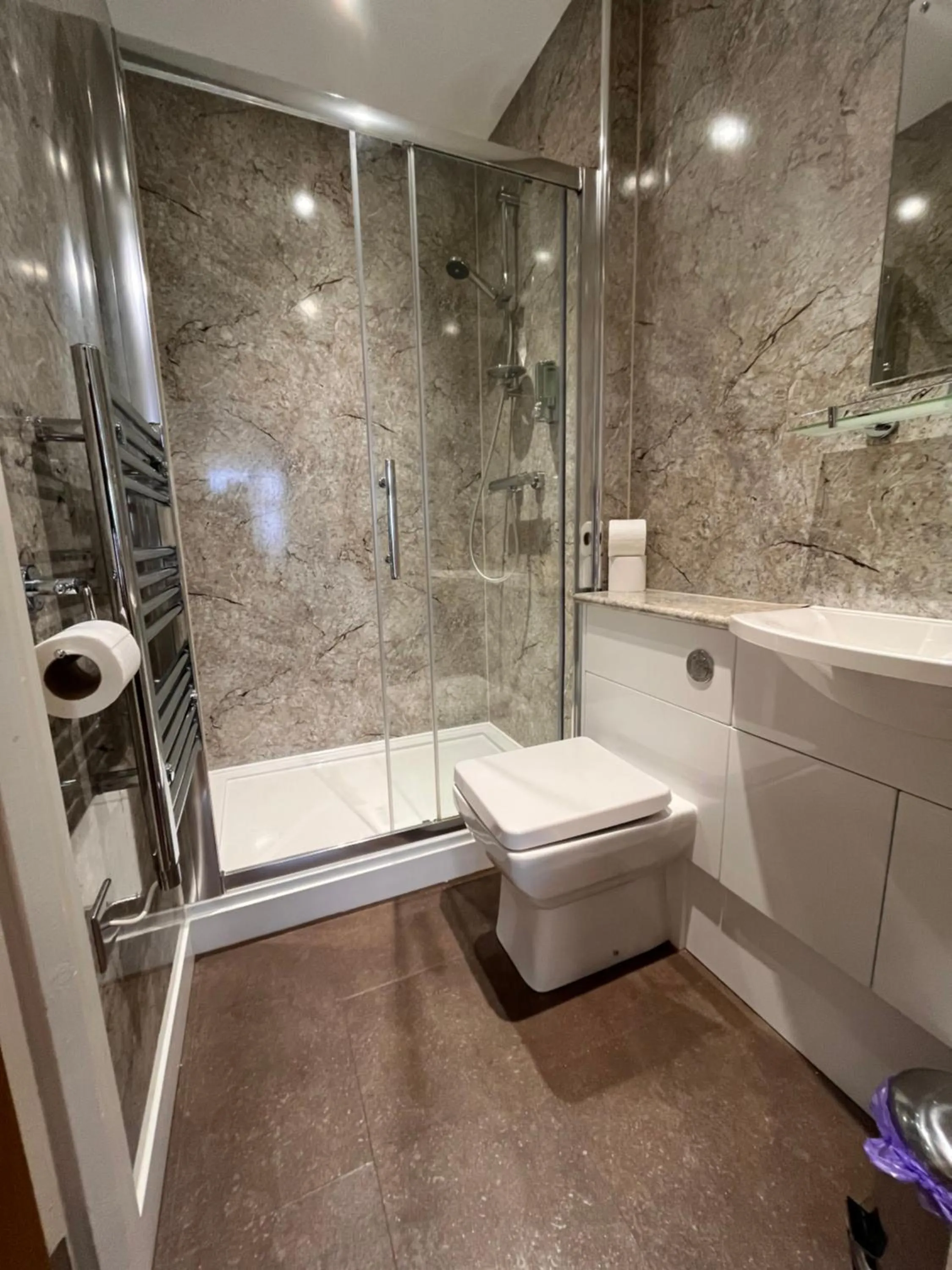 Bathroom in King Alfred Hotel