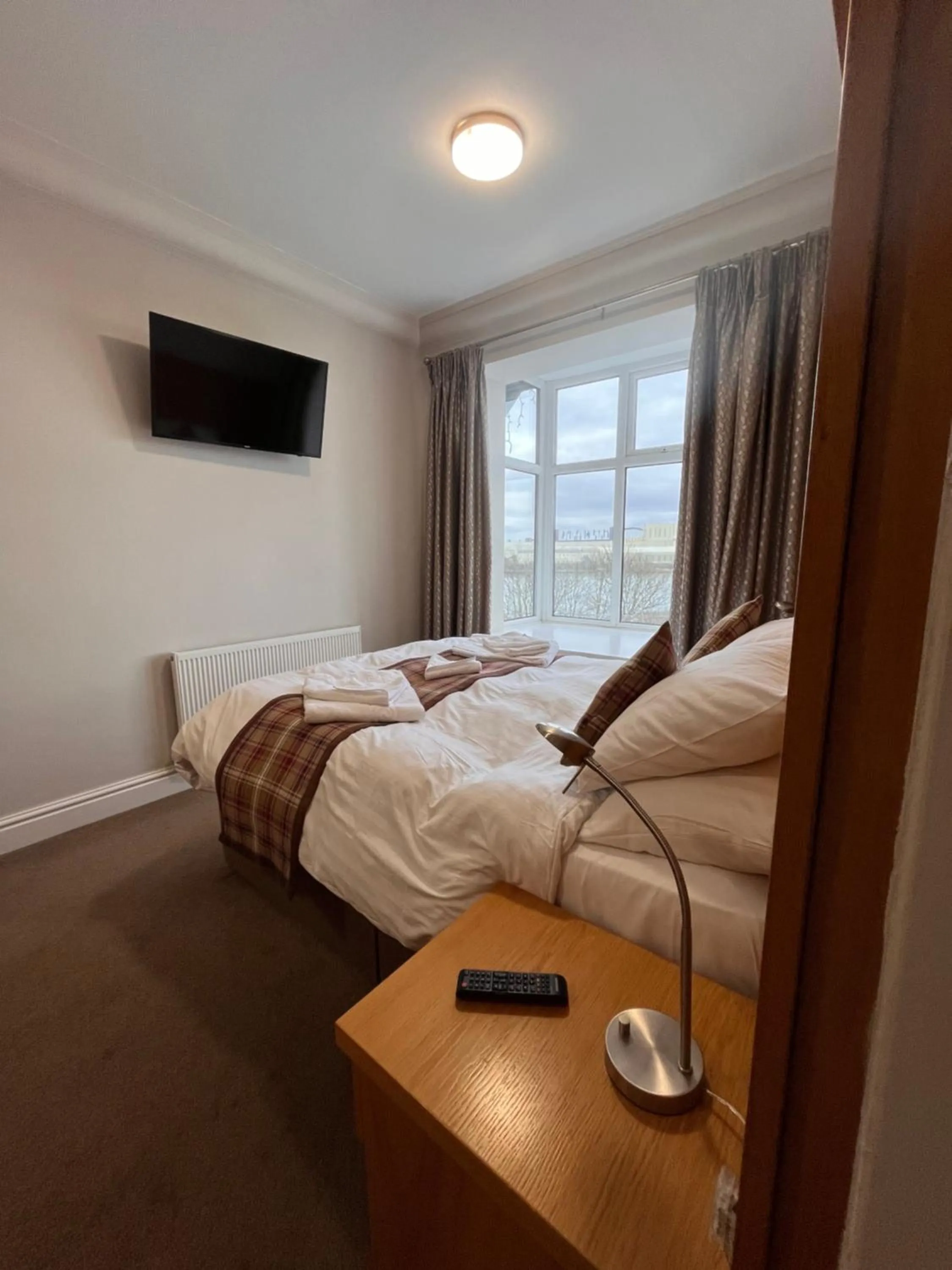 Bedroom, Bed in King Alfred Hotel