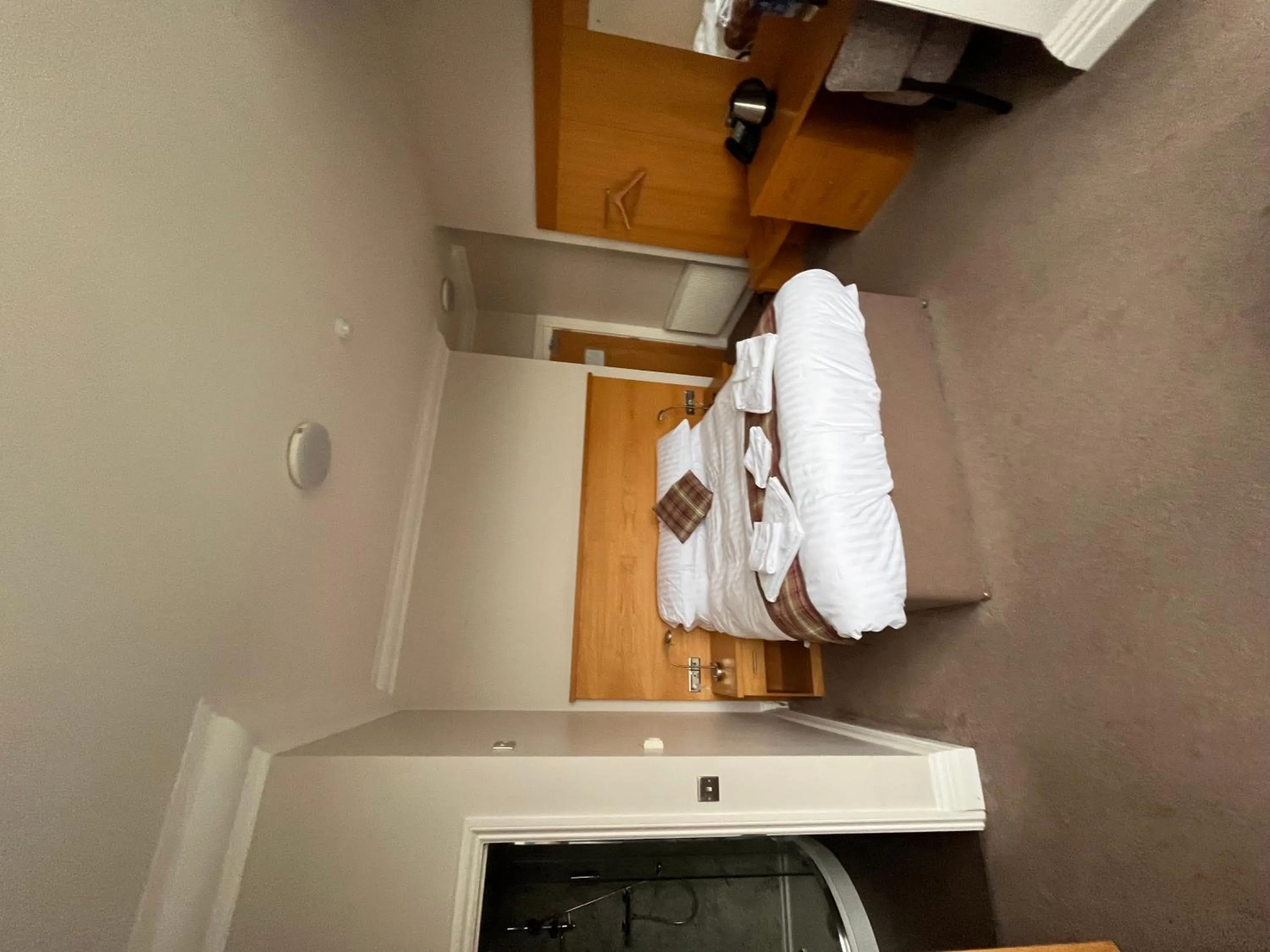 Bedroom in King Alfred Hotel