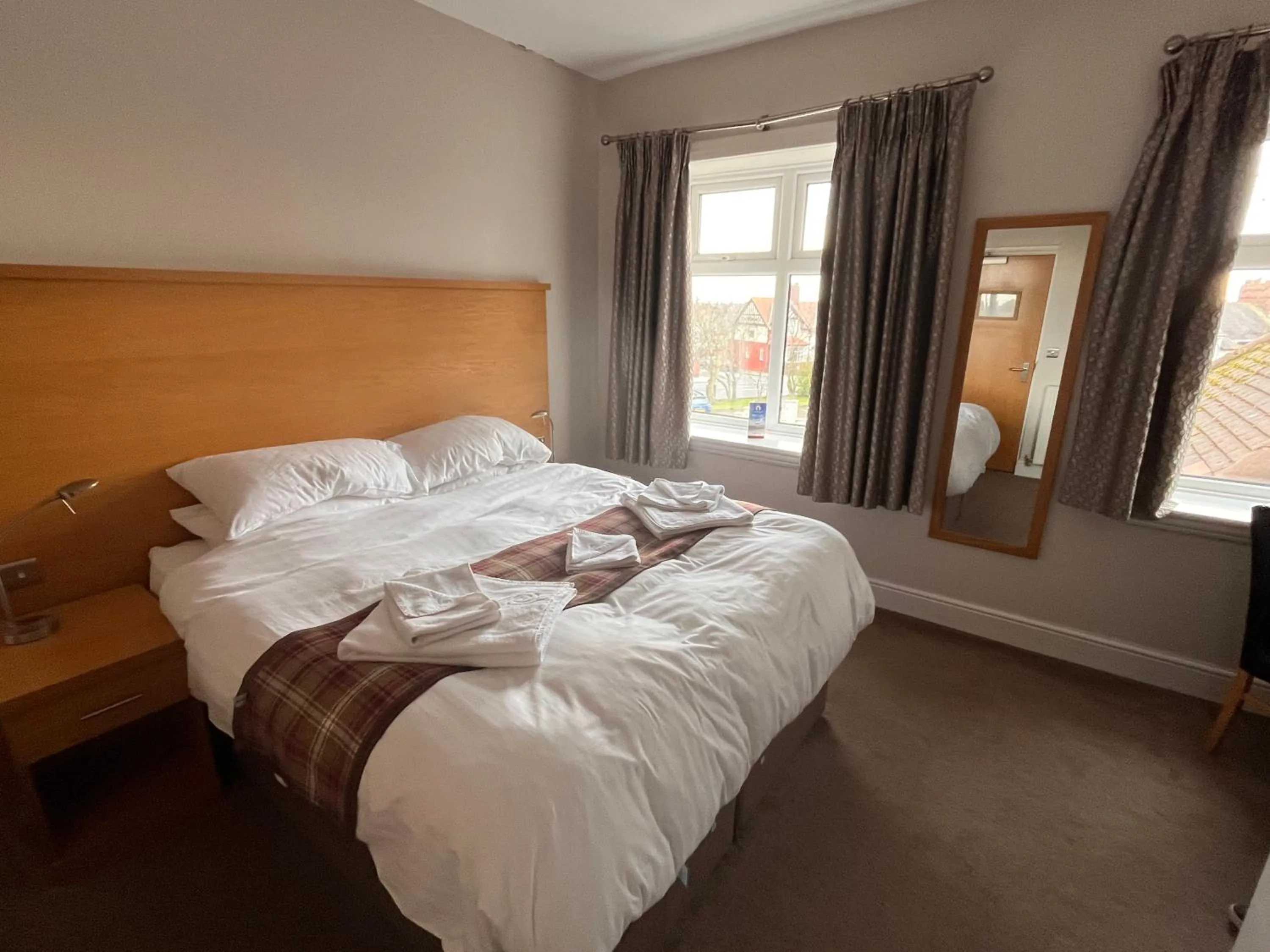 Bedroom, Bed in King Alfred Hotel