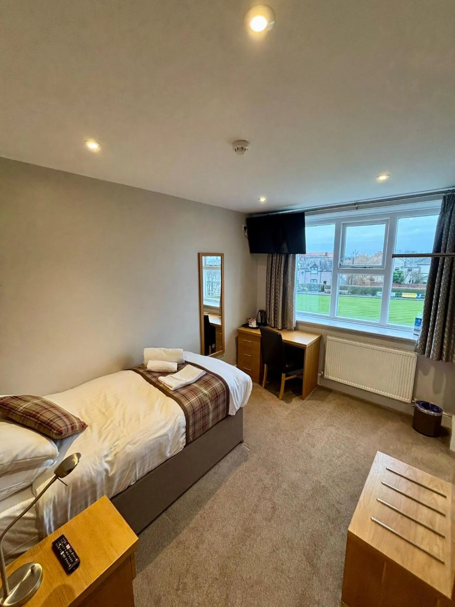 Bedroom, Bed in King Alfred Hotel