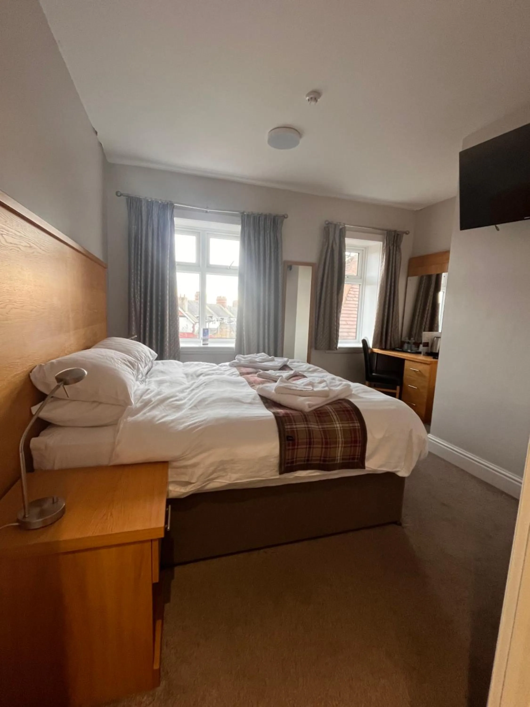 Bedroom, Bed in King Alfred Hotel