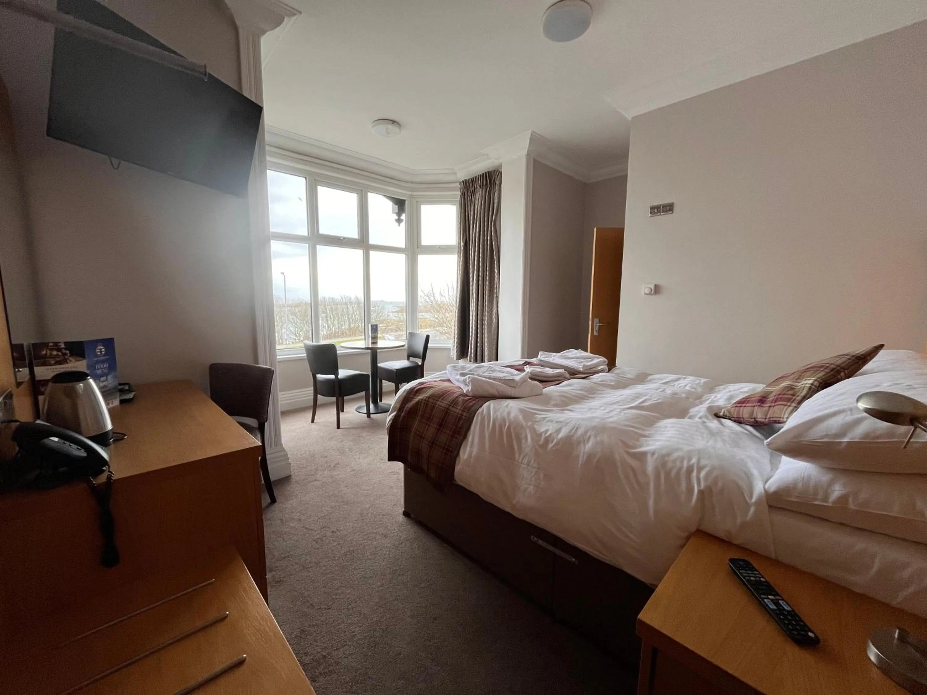 Bedroom, Bed in King Alfred Hotel