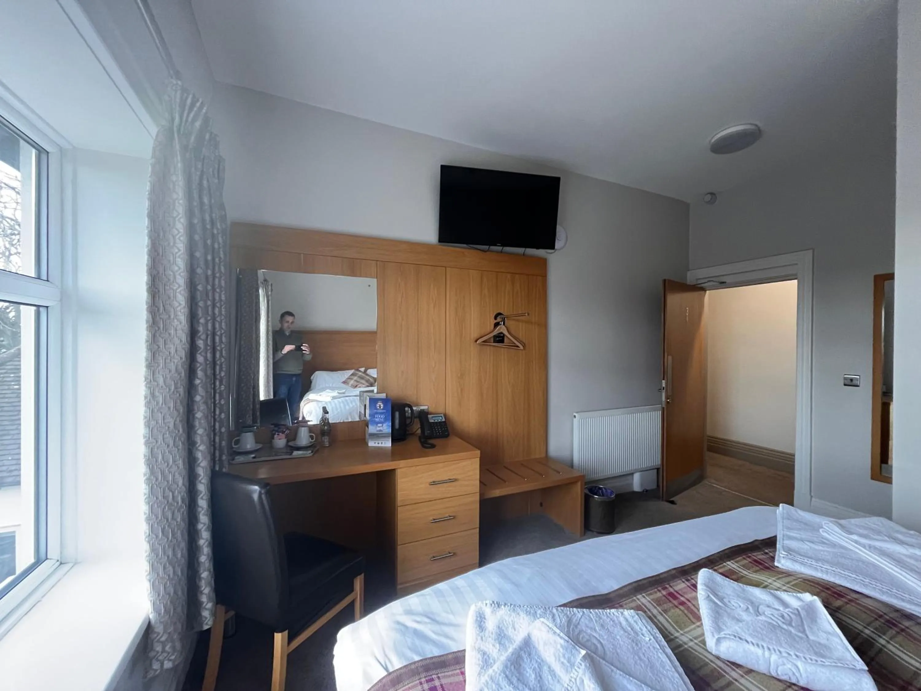 Bedroom, Bed in King Alfred Hotel