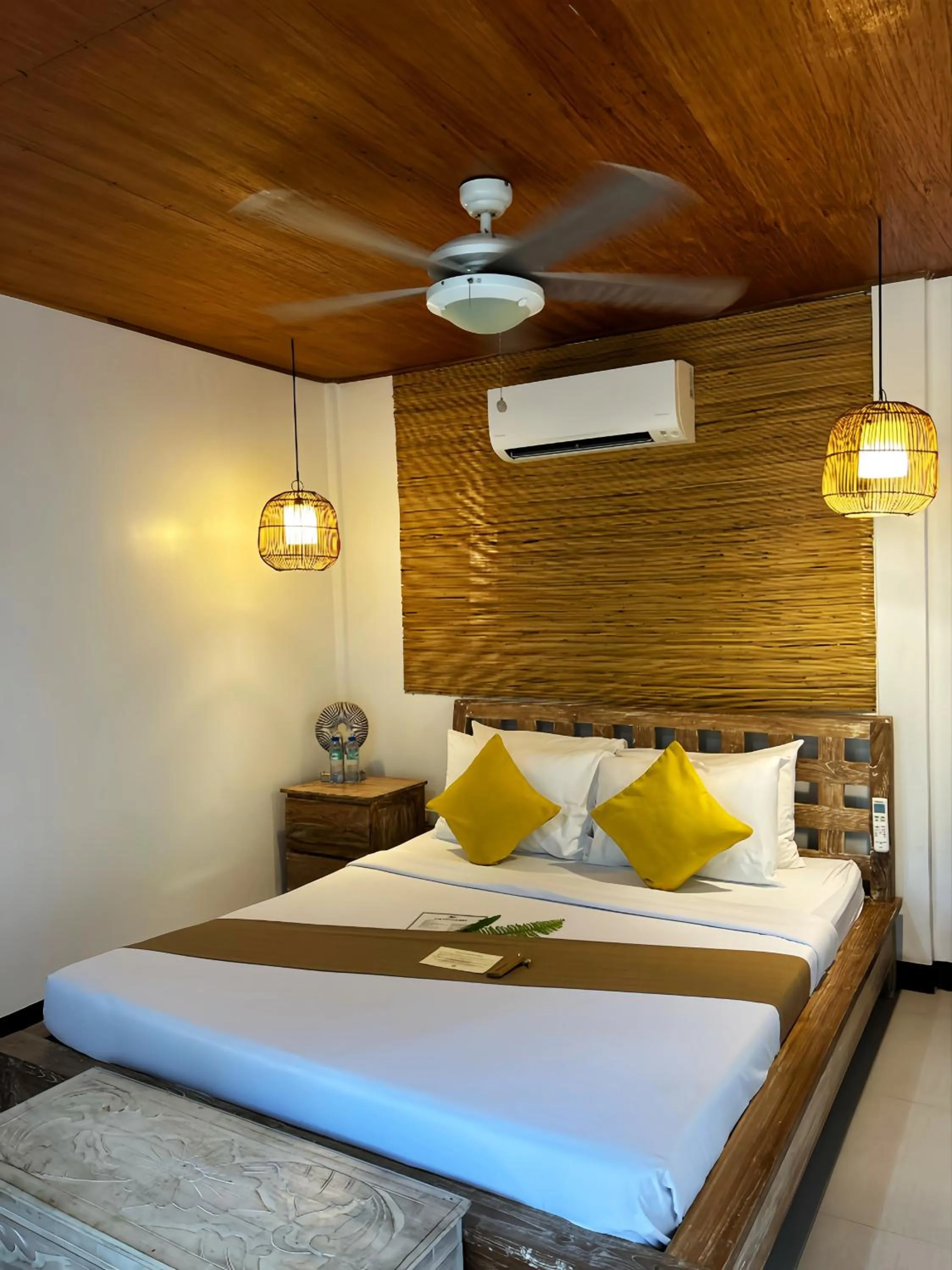 Bed in Cadlao Resort and Restaurant