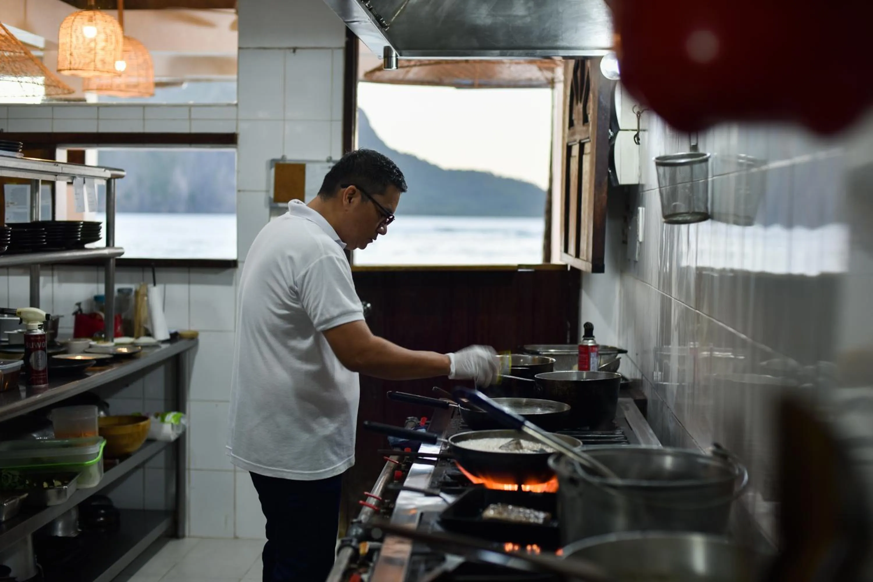 Kitchen or kitchenette in Cadlao Resort and Restaurant