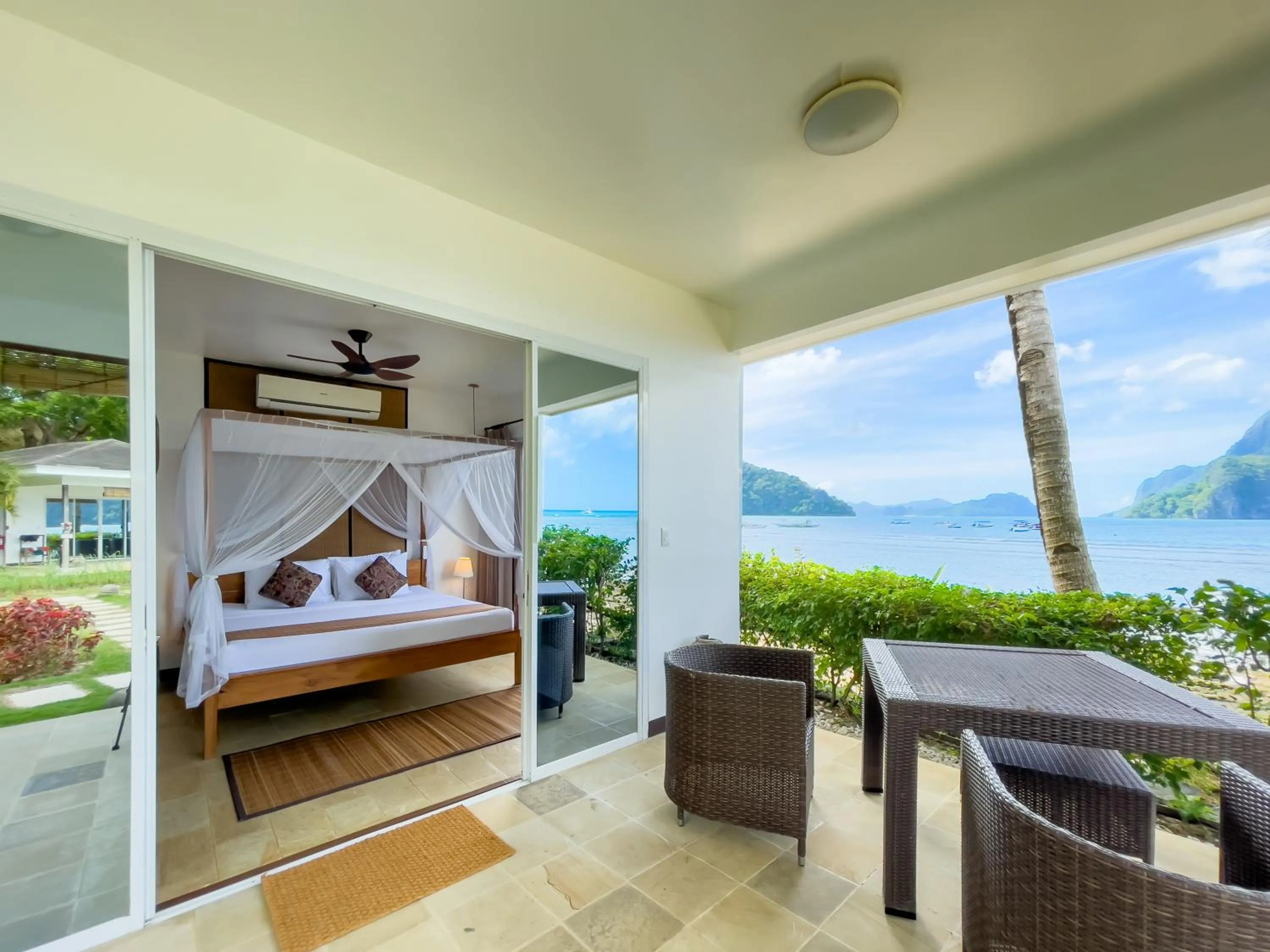 Bed in Cadlao Resort and Restaurant