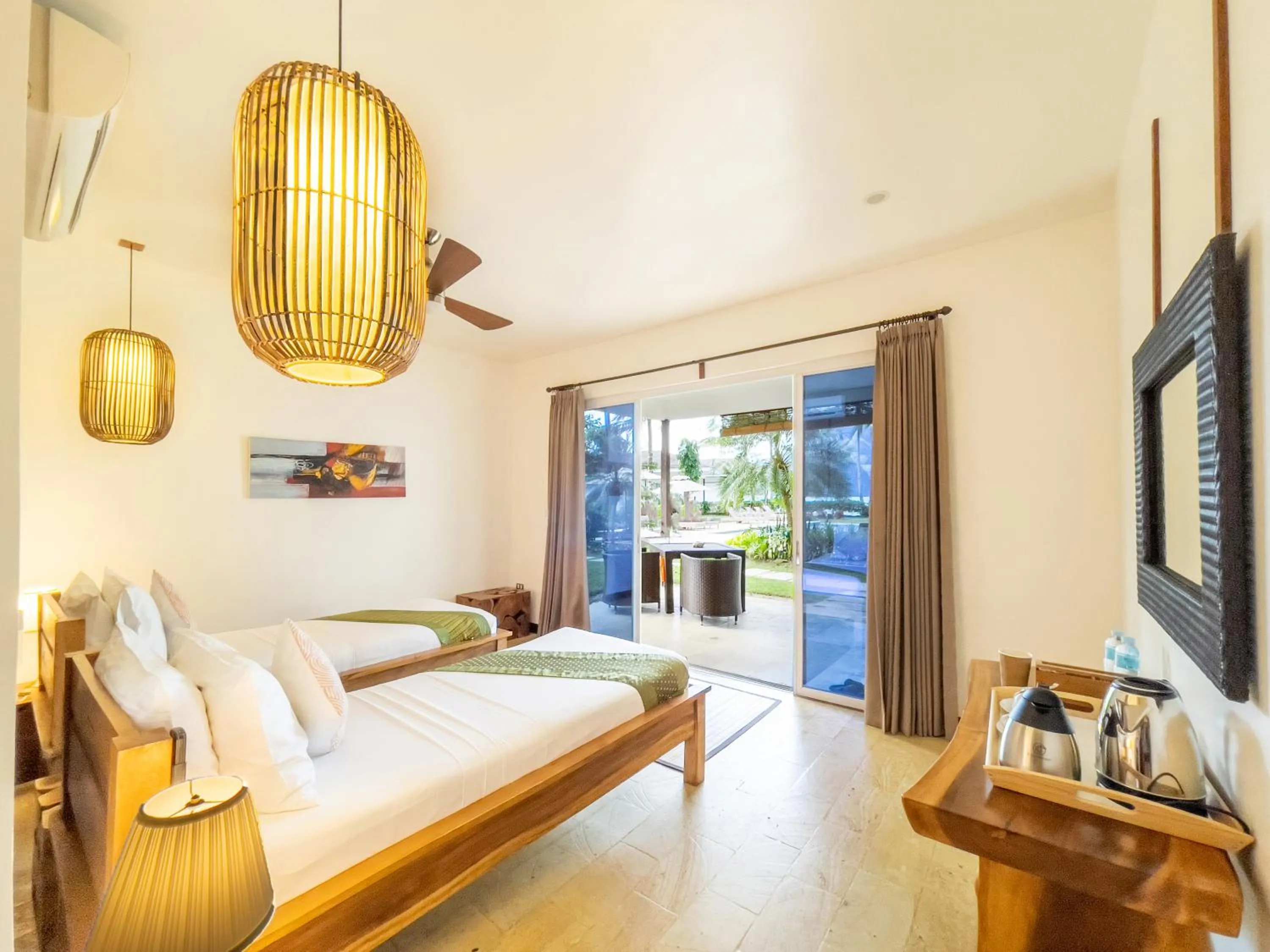 Bed in Cadlao Resort and Restaurant