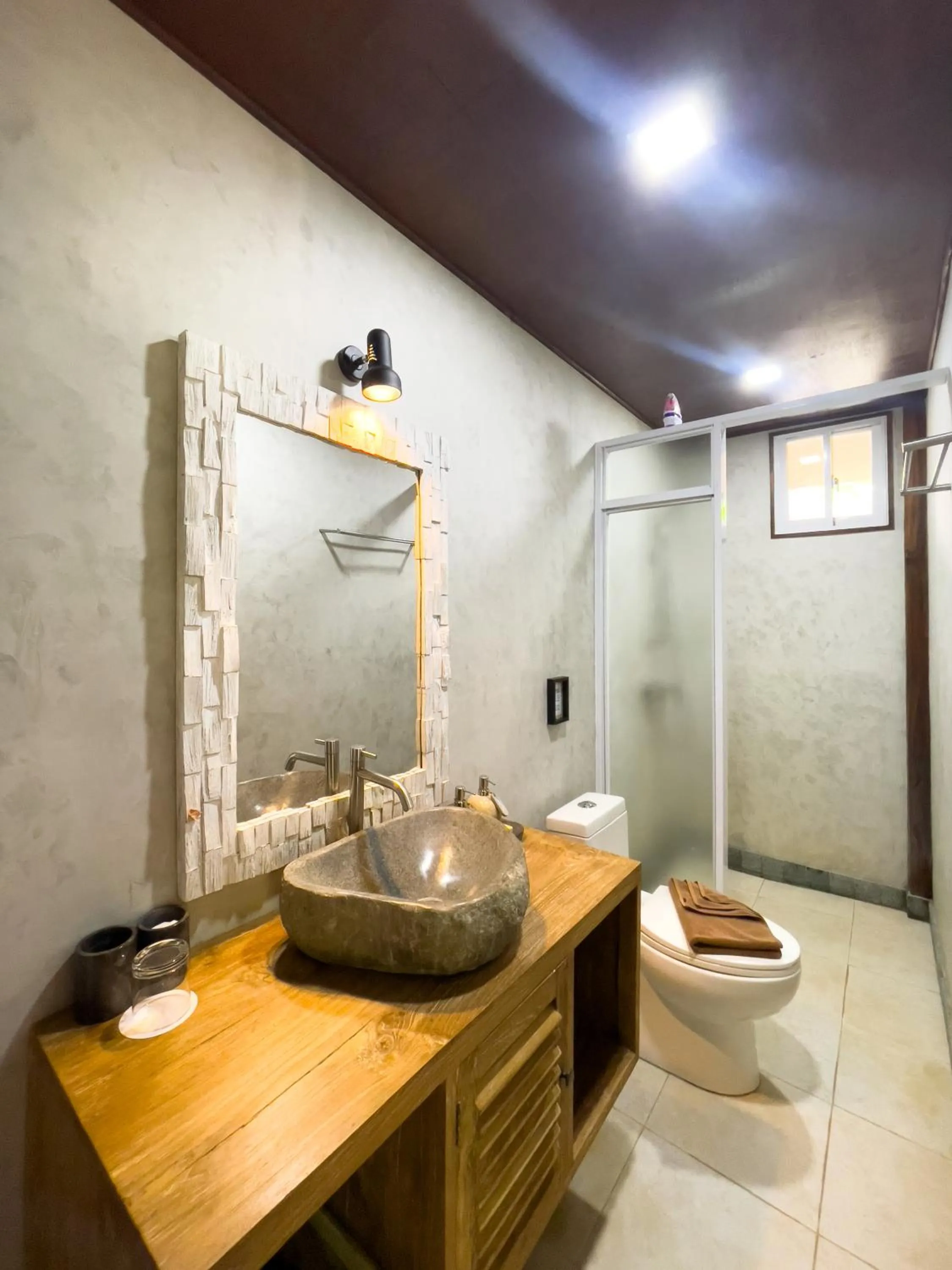 Shower in Cadlao Resort and Restaurant