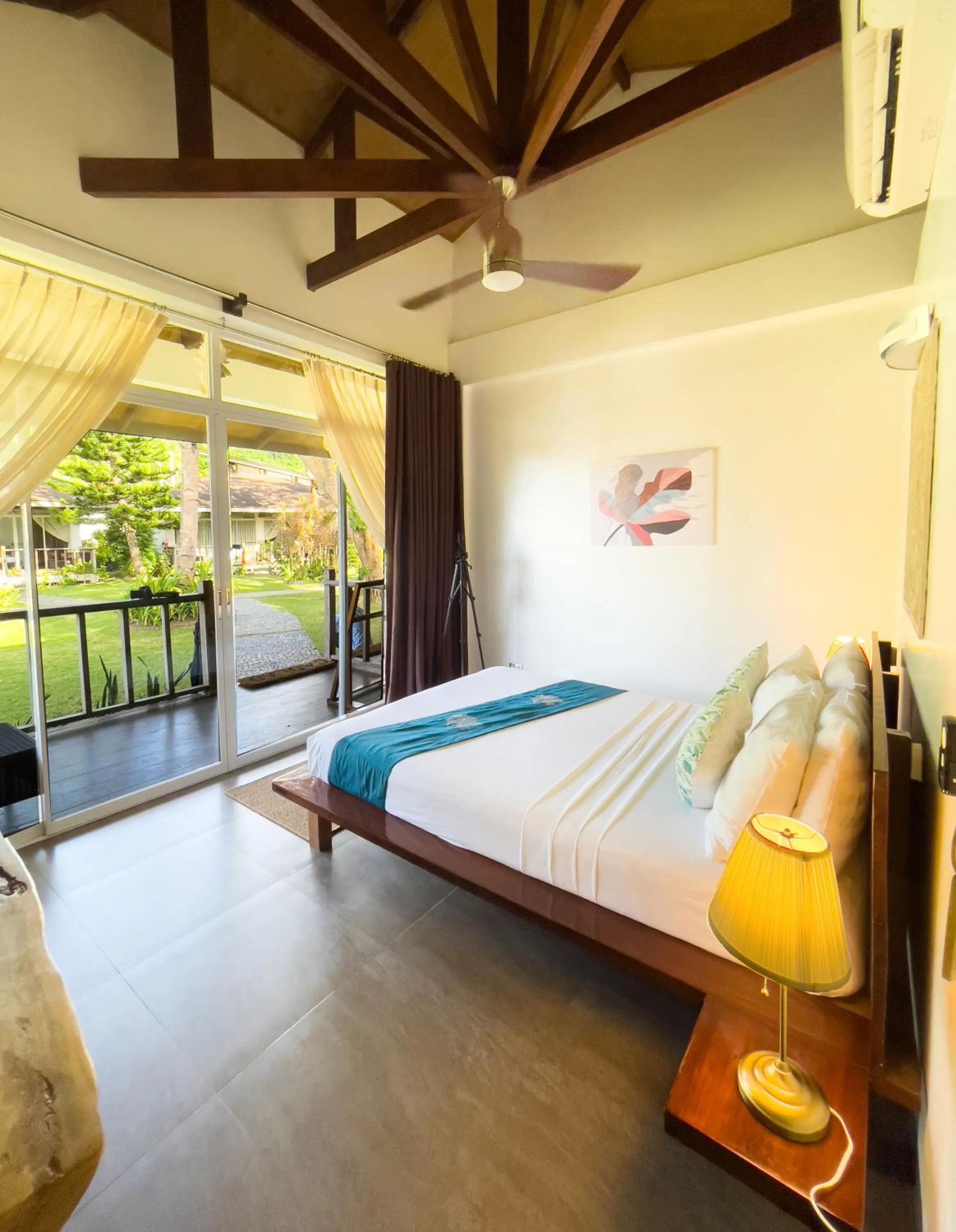 View (from property/room), Bed in Cadlao Resort and Restaurant