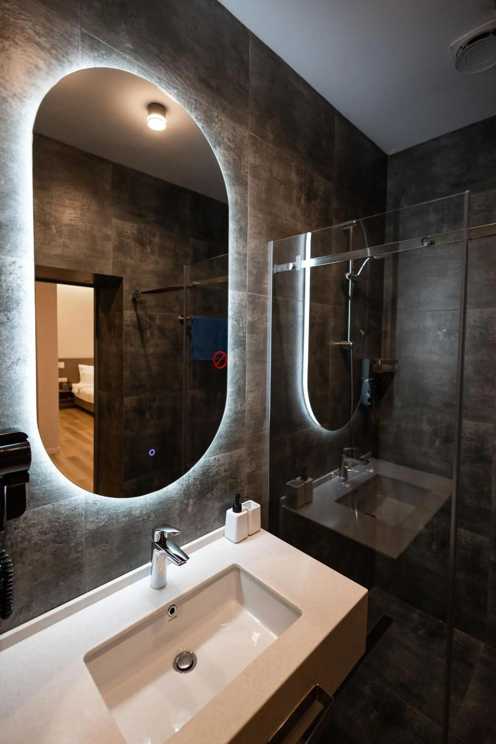 Shower in Aston Hotel