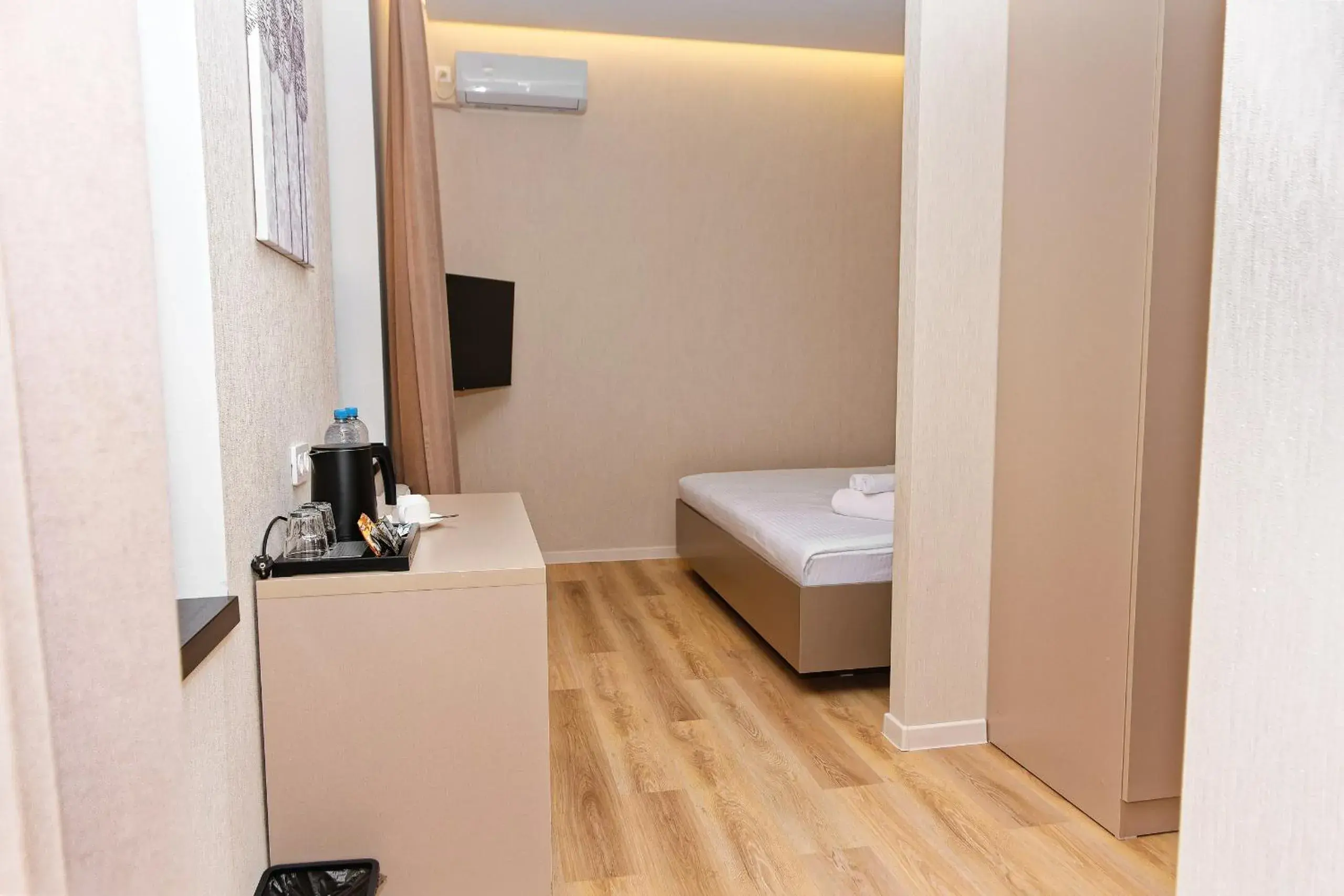 Standard King Room in Aston Hotel Standard King Room in Aston Hotel