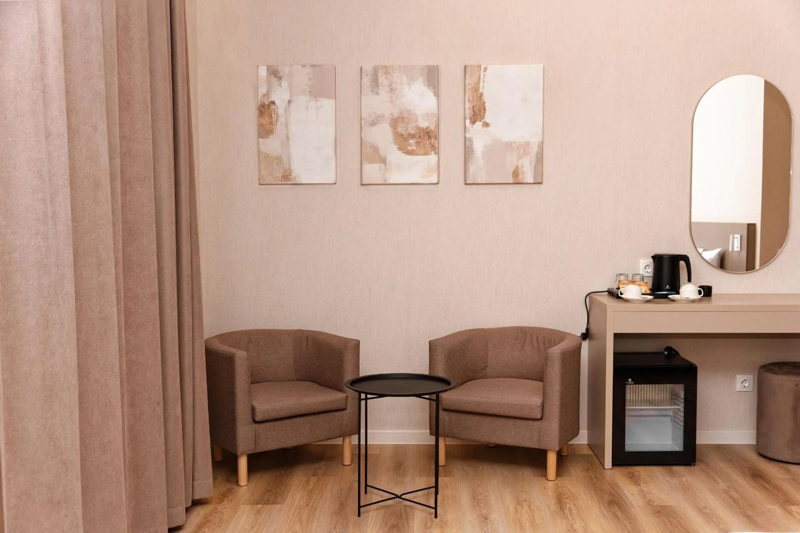 Living room in Aston Hotel