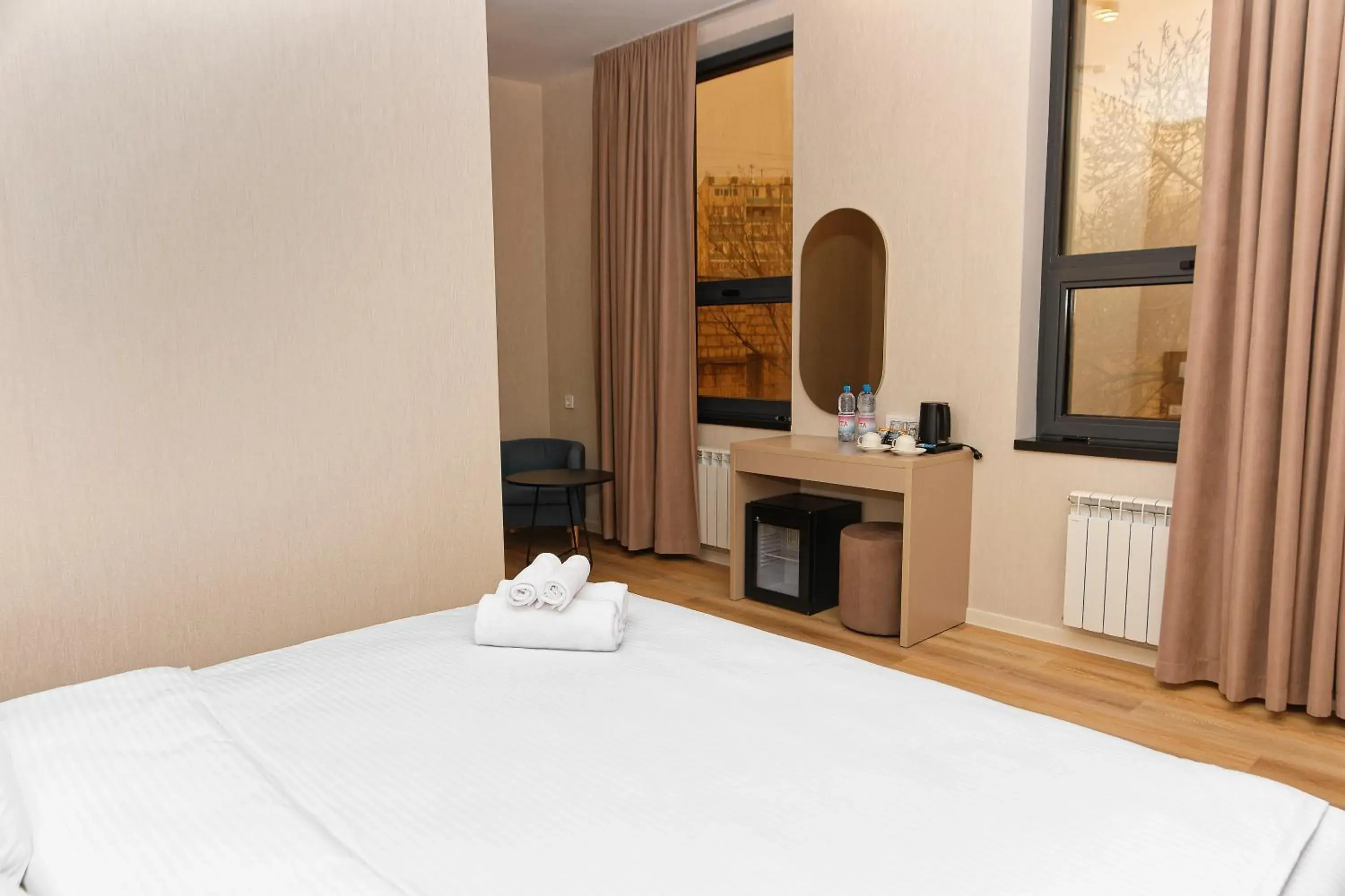 Deluxe King Room in Aston Hotel Deluxe King Room in Aston Hotel