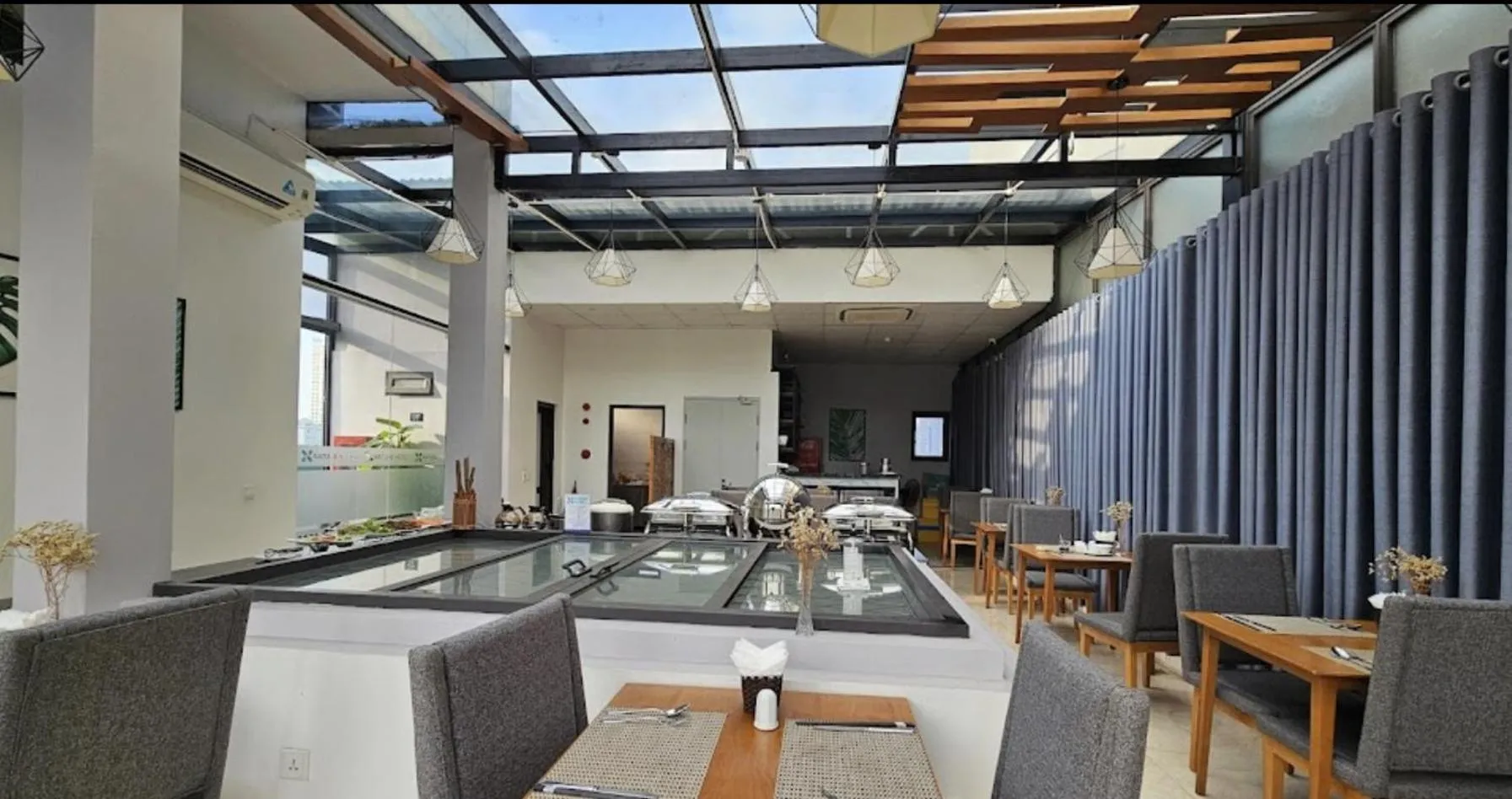 Restaurant/places to eat in Classic Hotel Hanoi