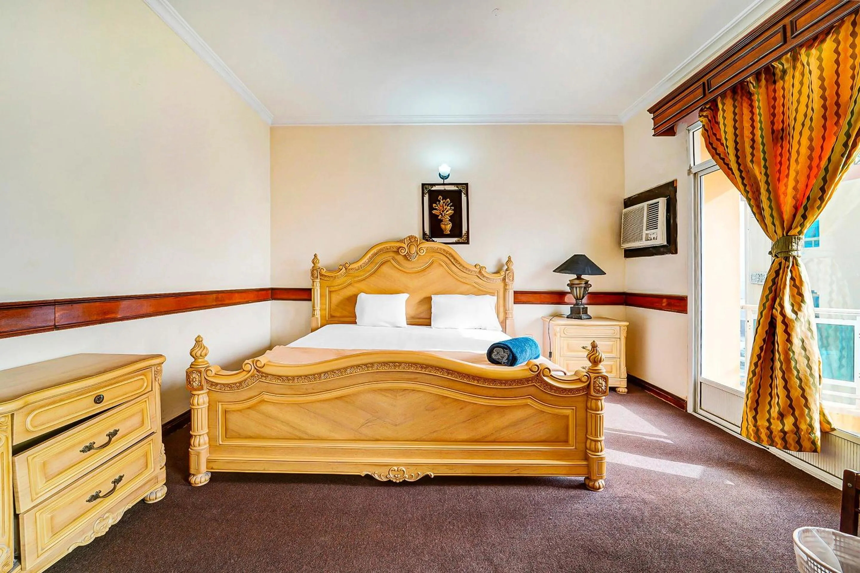 Bedroom, Bed in OYO 120 Concord International Hotel