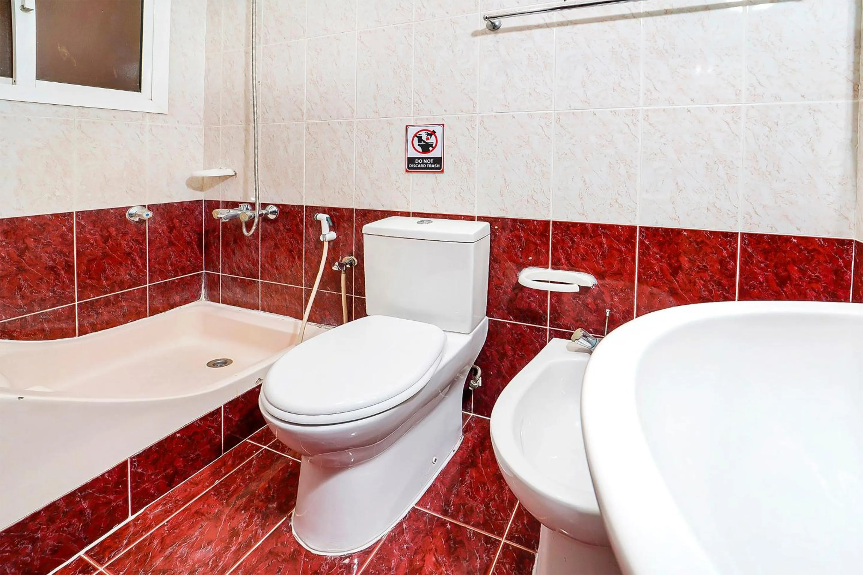 Bathroom in OYO 120 Concord International Hotel