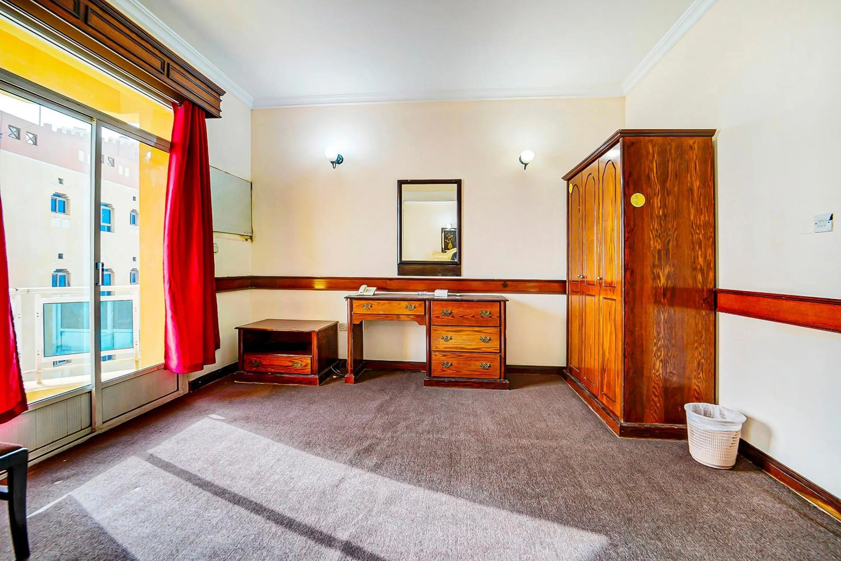 Bedroom in OYO 120 Concord International Hotel