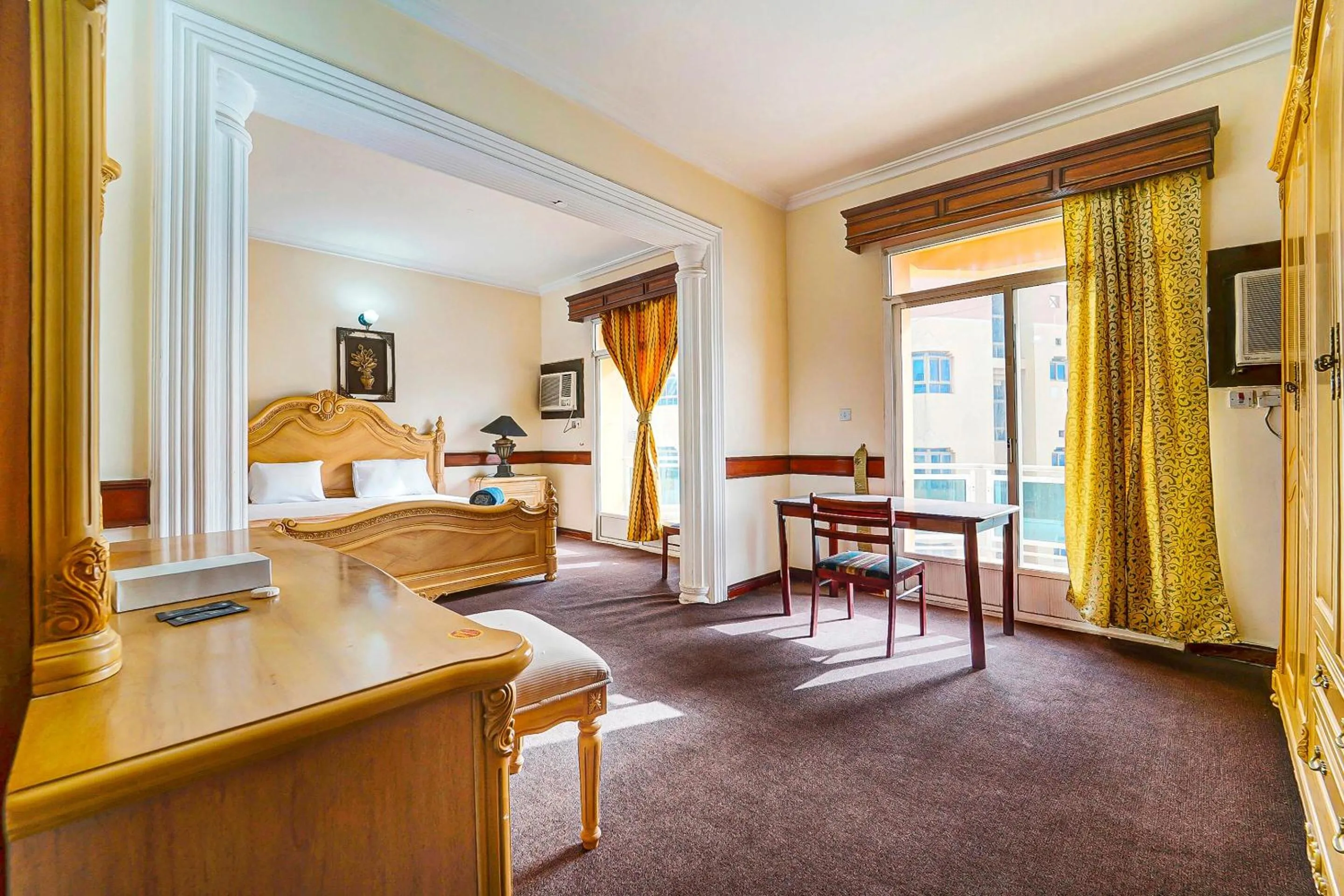 Bedroom in OYO 120 Concord International Hotel