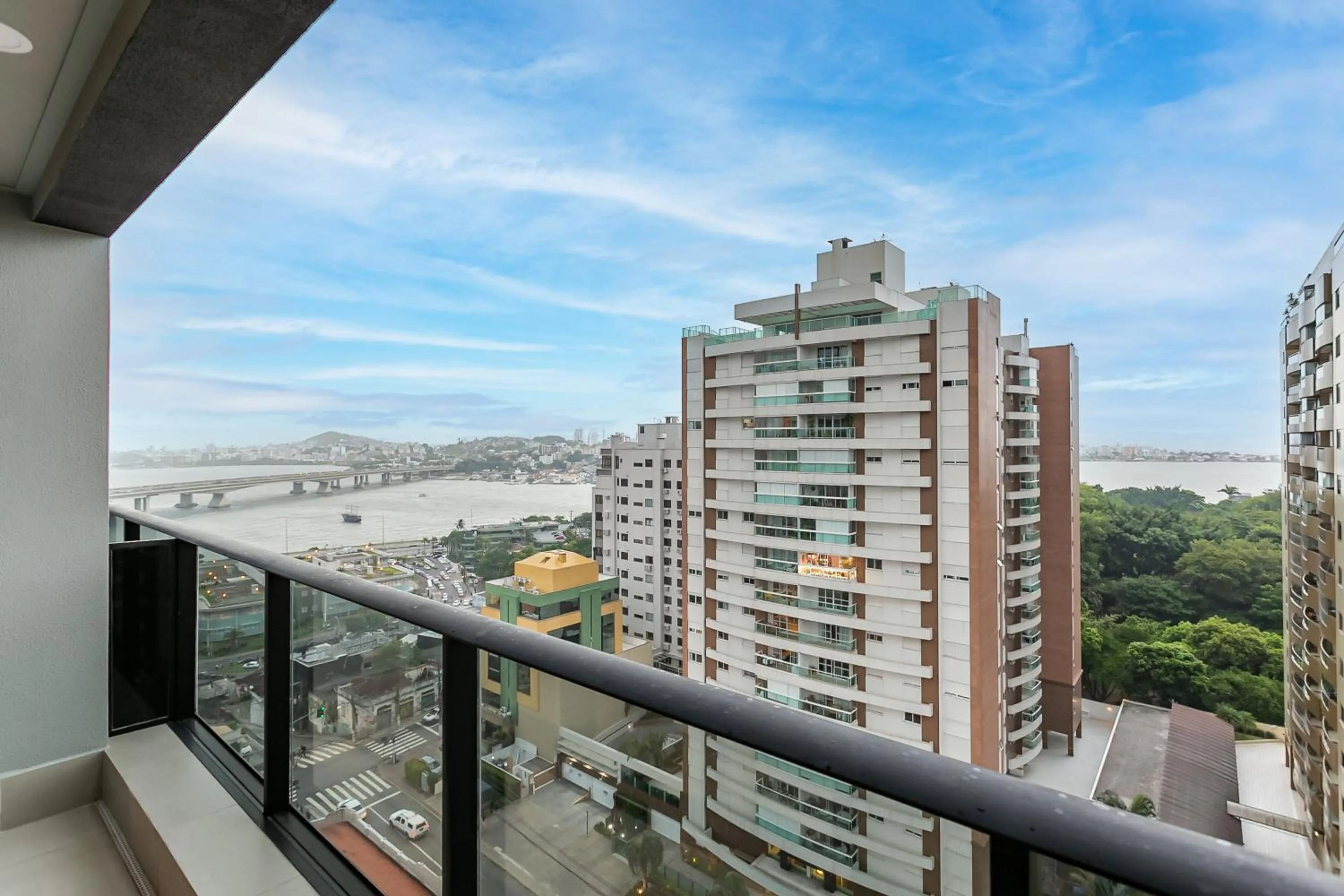 Balcony/Terrace in Studios Tower by Viva - Prédio com piscina e estacionamento no centro de Floripa