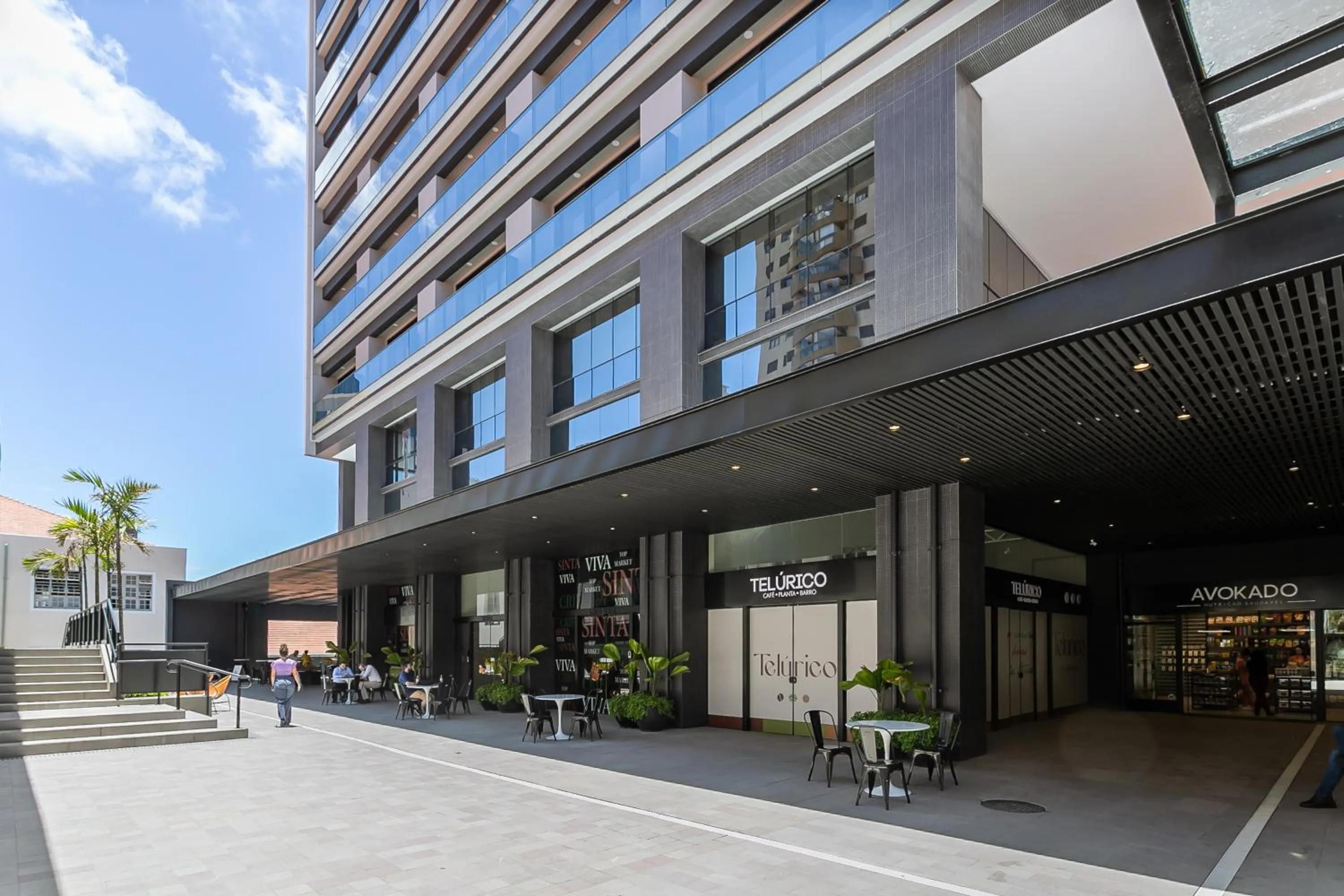 Property building in Studios Tower by Viva - Prédio com piscina e estacionamento no centro de Floripa