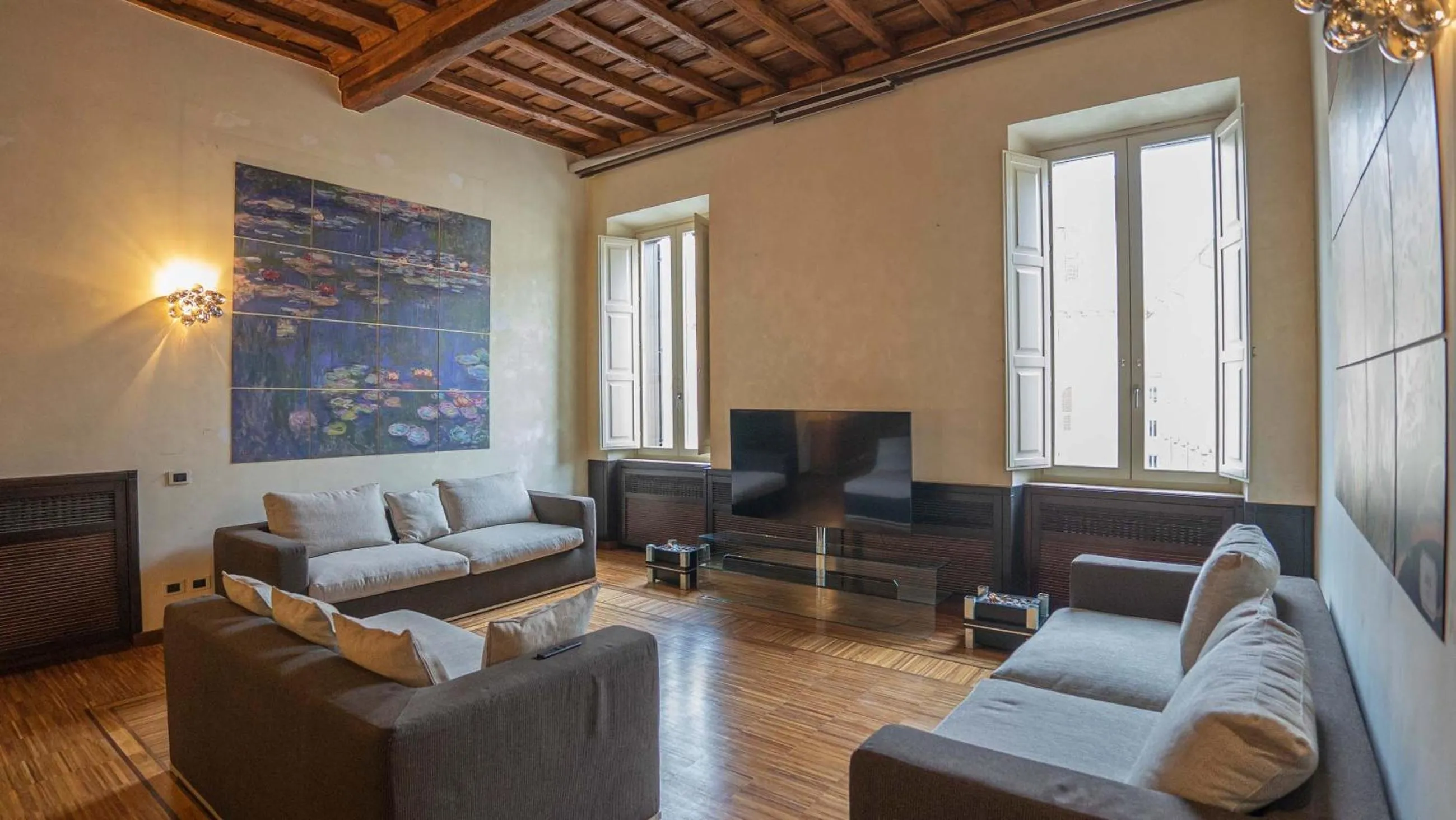 Living room in EasyTopStay - Piazza Venezia City View Charming Apt