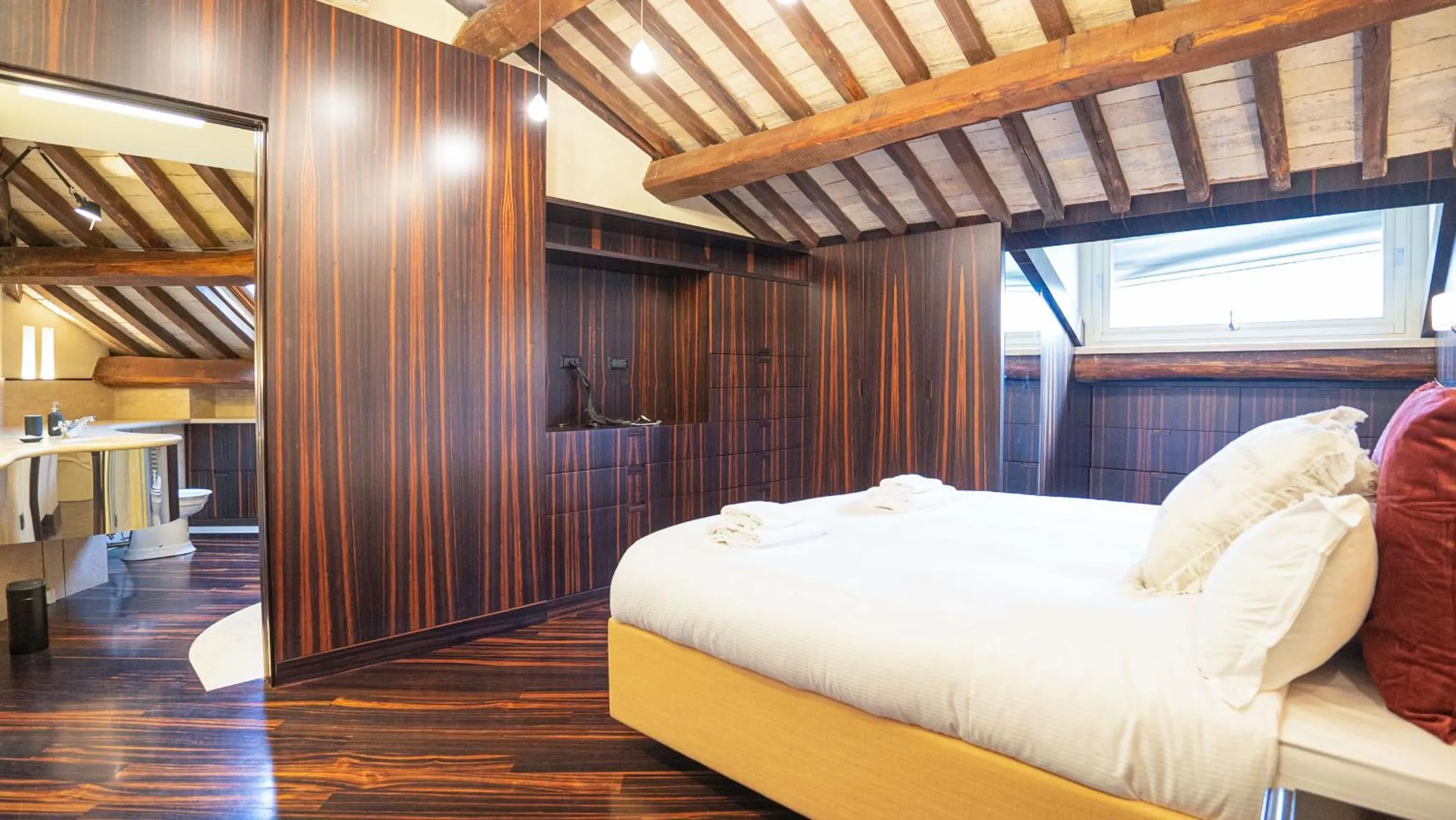 Bedroom, Bed in EasyTopStay - Piazza Venezia City View Charming Apt