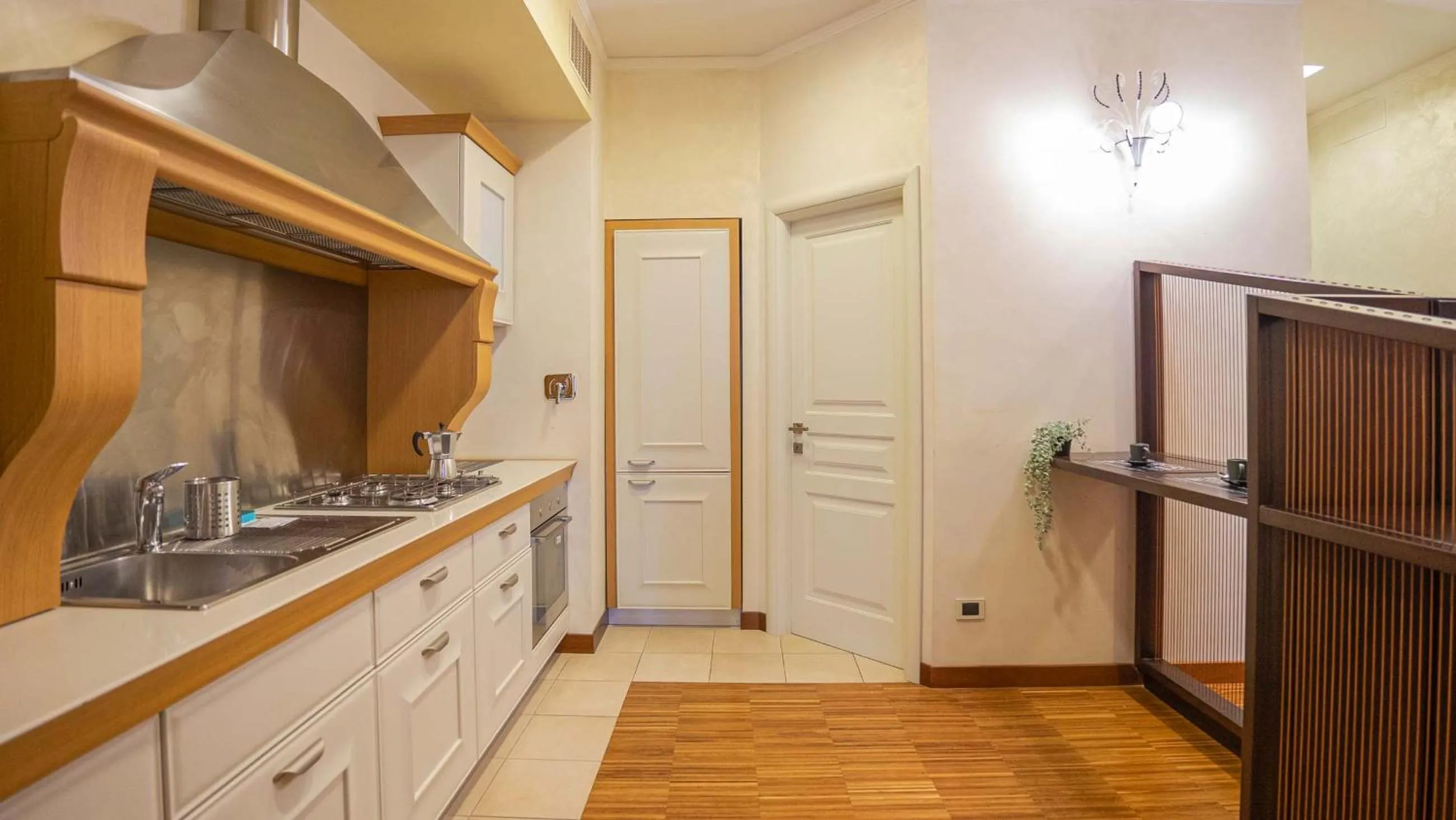 Kitchen or kitchenette in EasyTopStay - Piazza Venezia City View Charming Apt