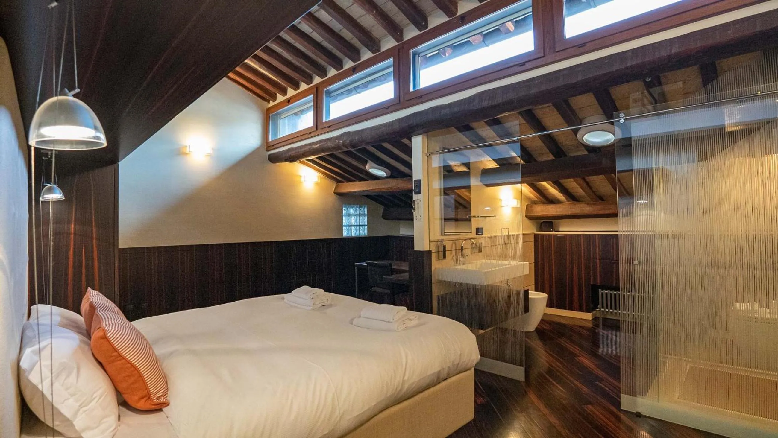 Bedroom, Bed in EasyTopStay - Piazza Venezia City View Charming Apt