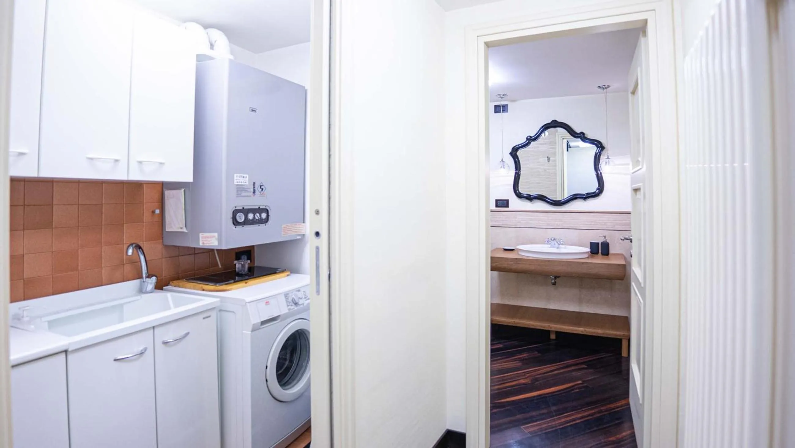 Kitchen or kitchenette in EasyTopStay - Piazza Venezia City View Charming Apt