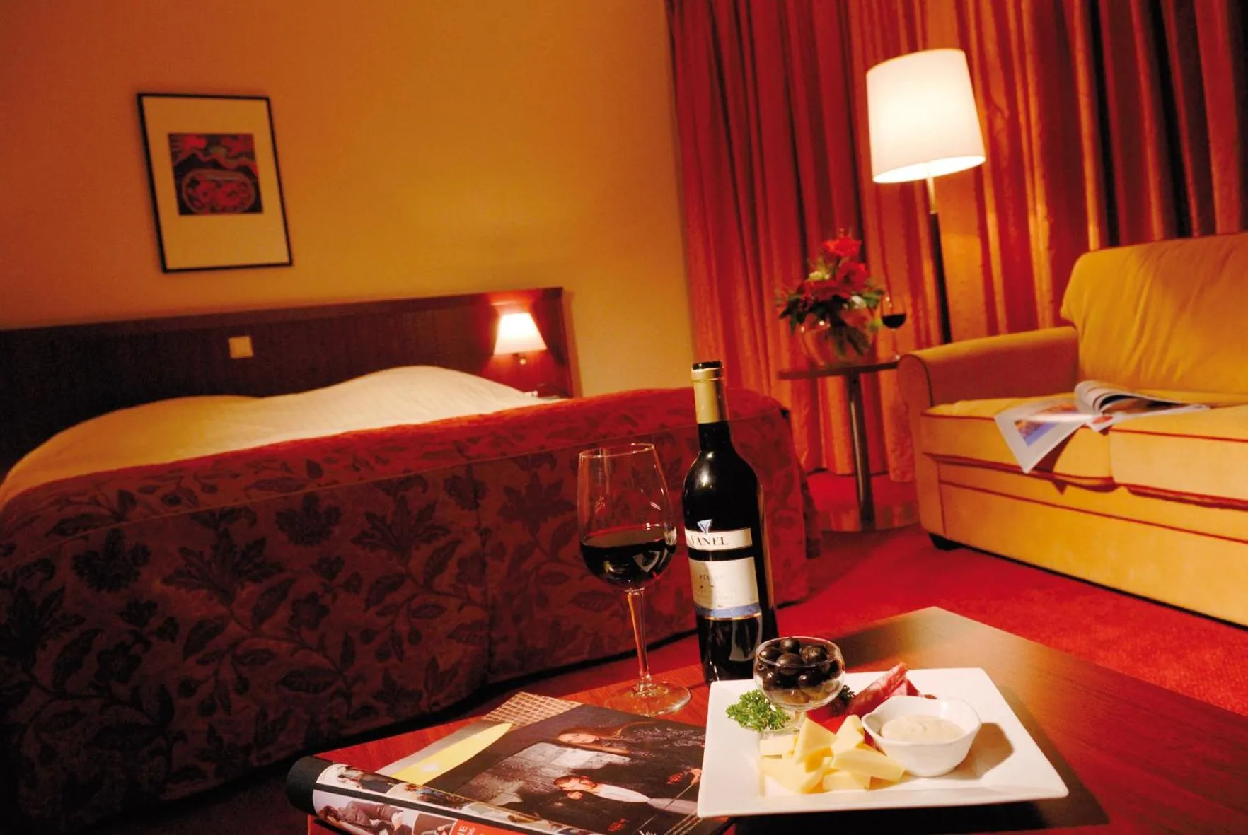 Living room, Bed in Hotel Umberto